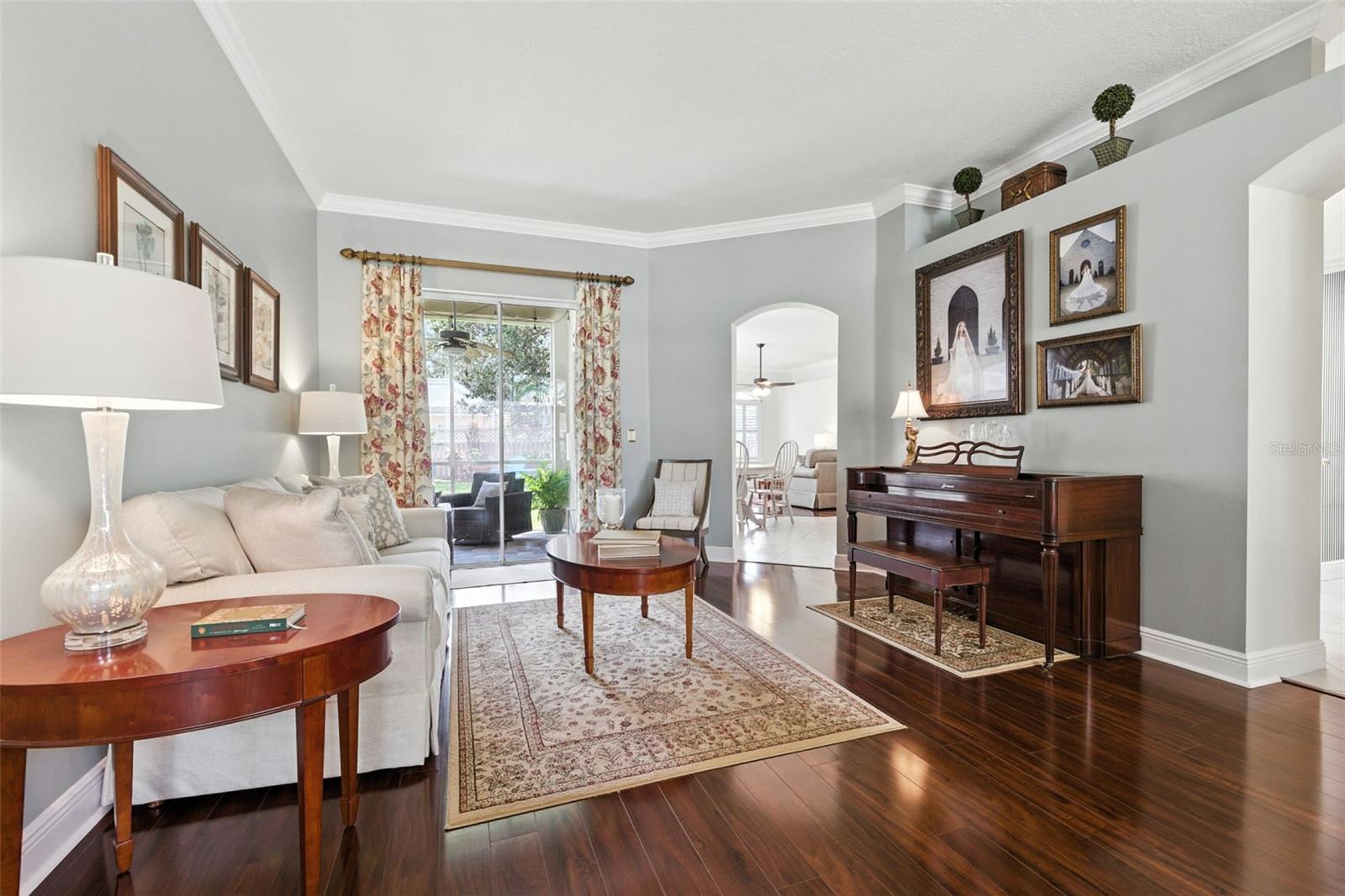 Listing photo id 5 for 9415 Hunters Pond Drive