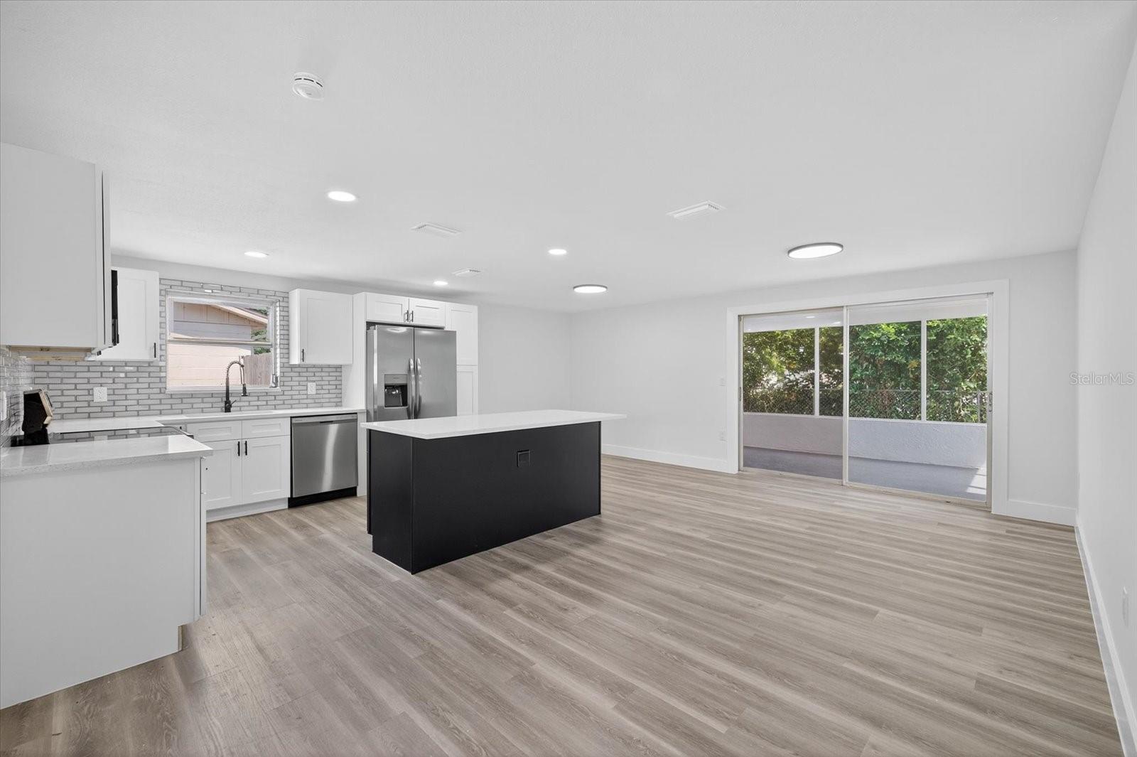 Listing photo id 9 for 6325 Baldwyn Avenue
