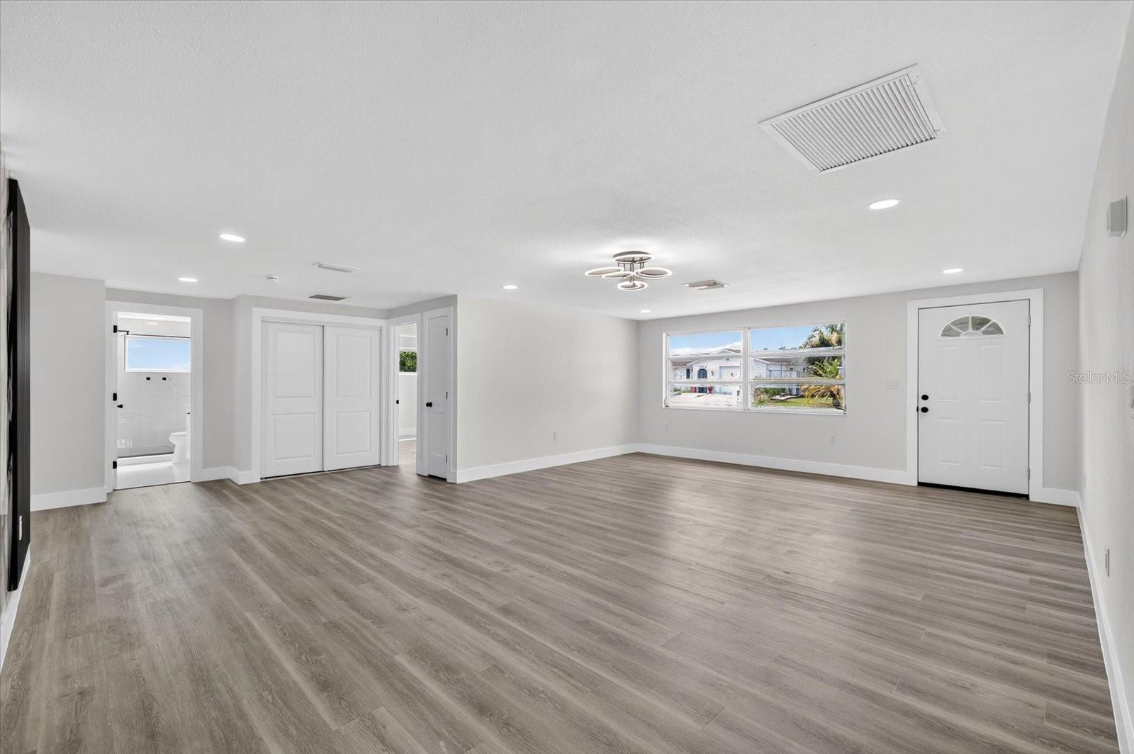 Listing photo id 10 for 6325 Baldwyn Avenue