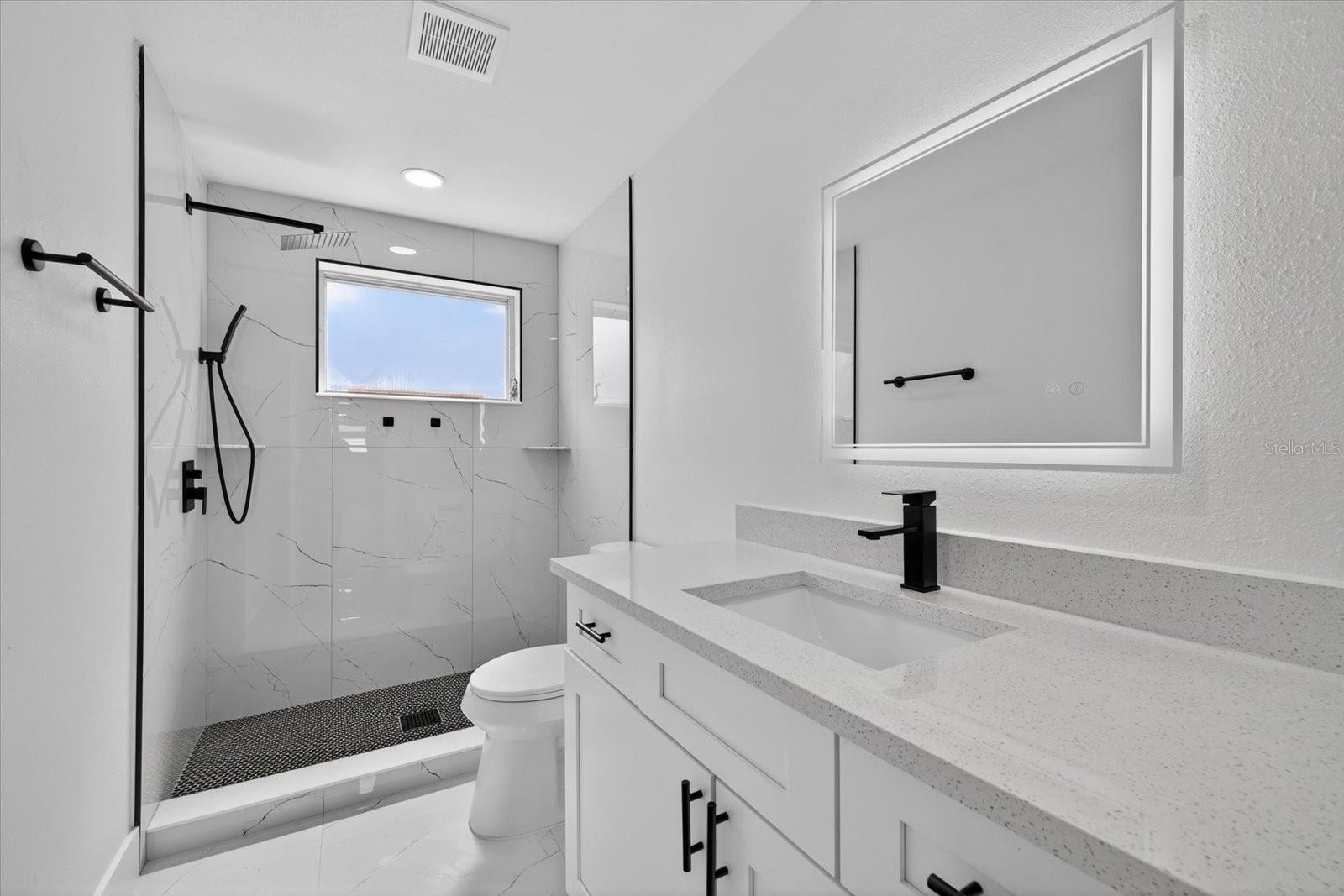 Listing photo id 11 for 6325 Baldwyn Avenue
