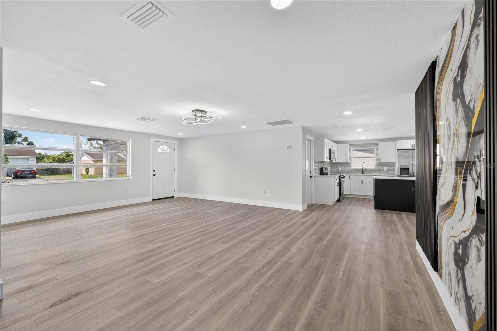 Listing photo id 13 for 6325 Baldwyn Avenue