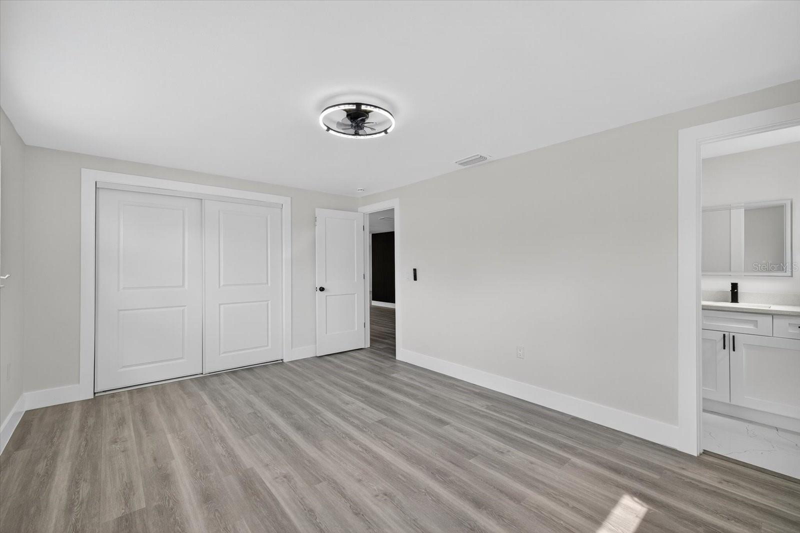 Listing photo id 17 for 6325 Baldwyn Avenue