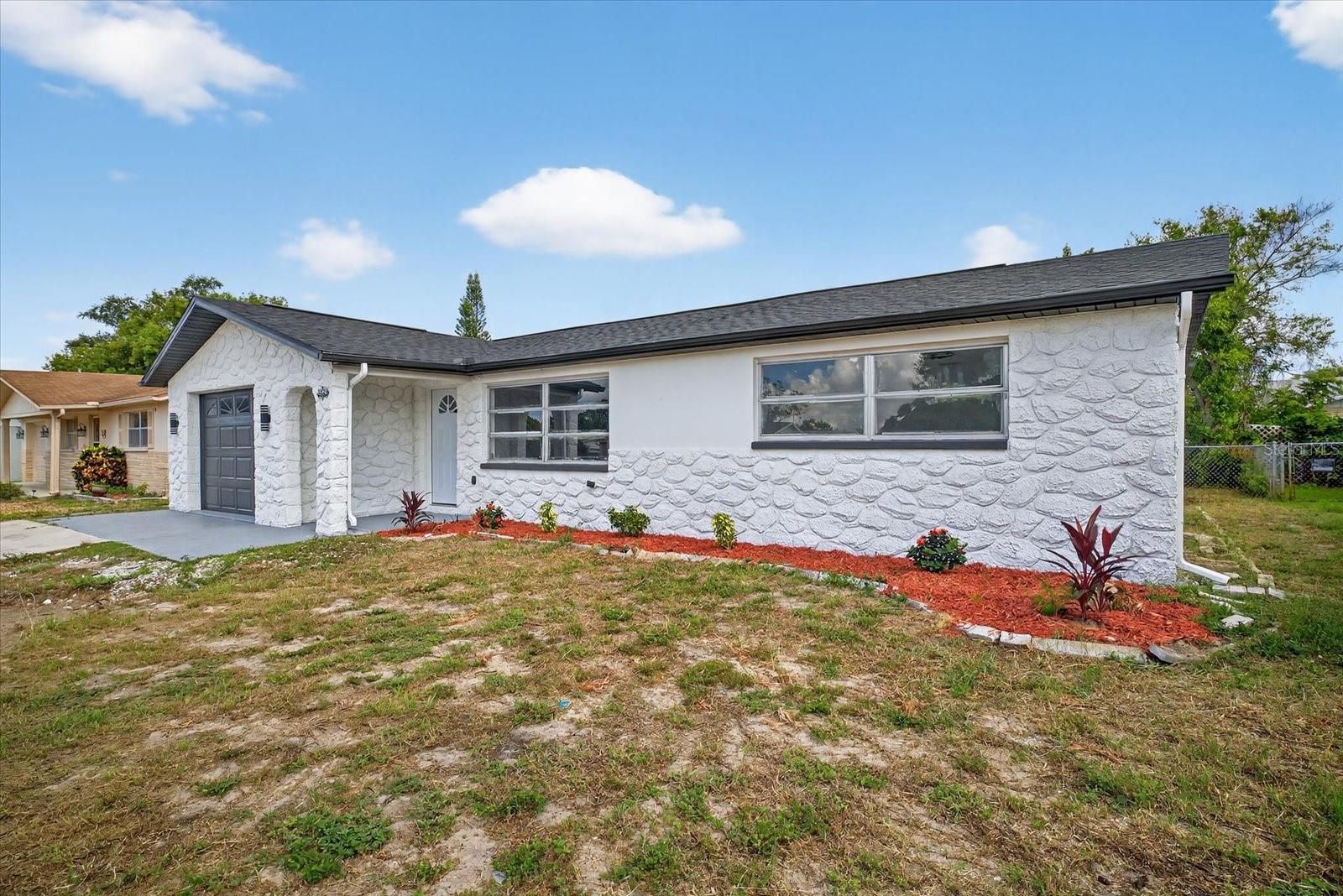 Listing photo id 0 for 6325 Baldwyn Avenue