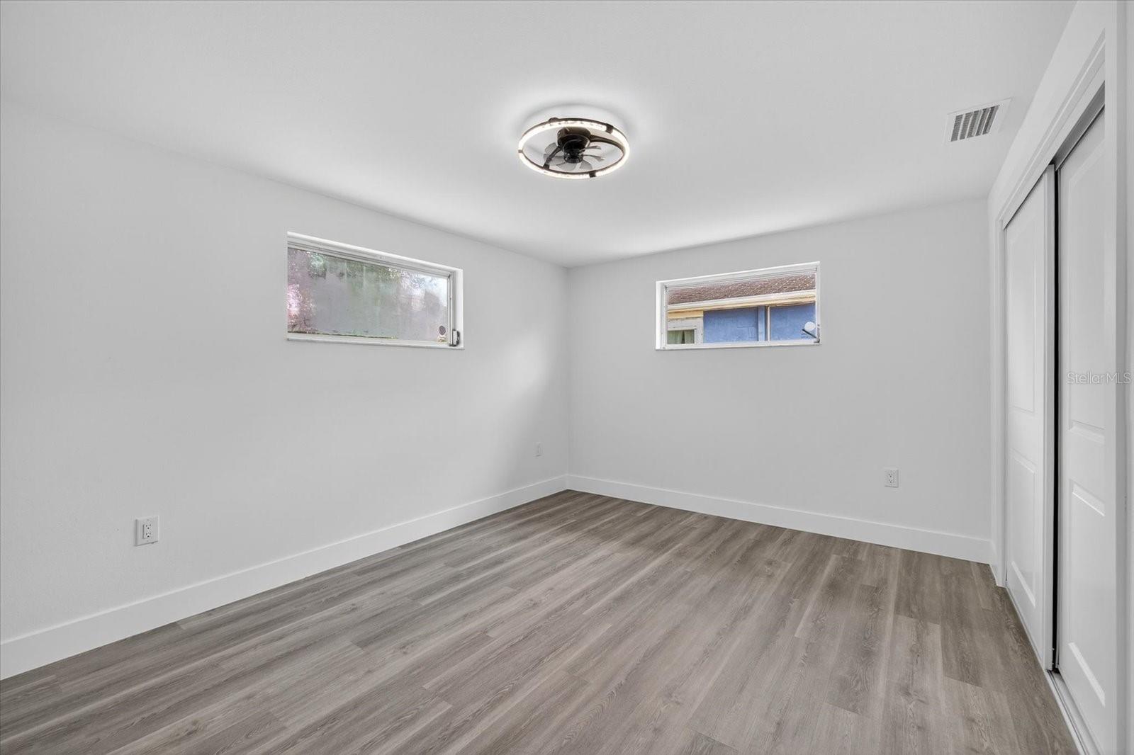 Listing photo id 18 for 6325 Baldwyn Avenue