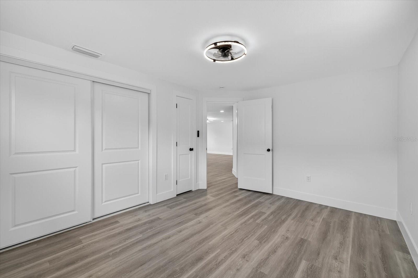 Listing photo id 19 for 6325 Baldwyn Avenue