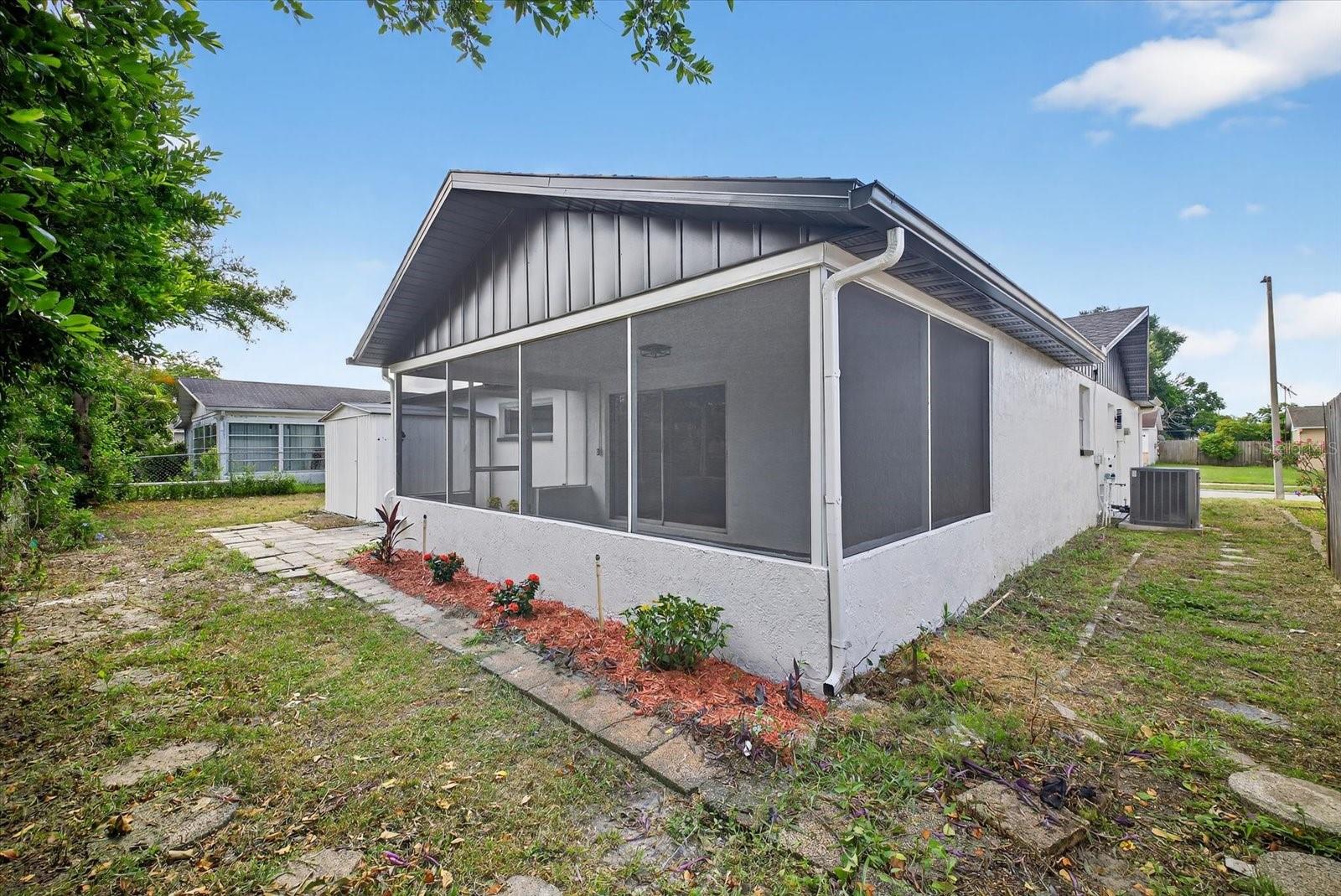 Listing photo id 26 for 6325 Baldwyn Avenue