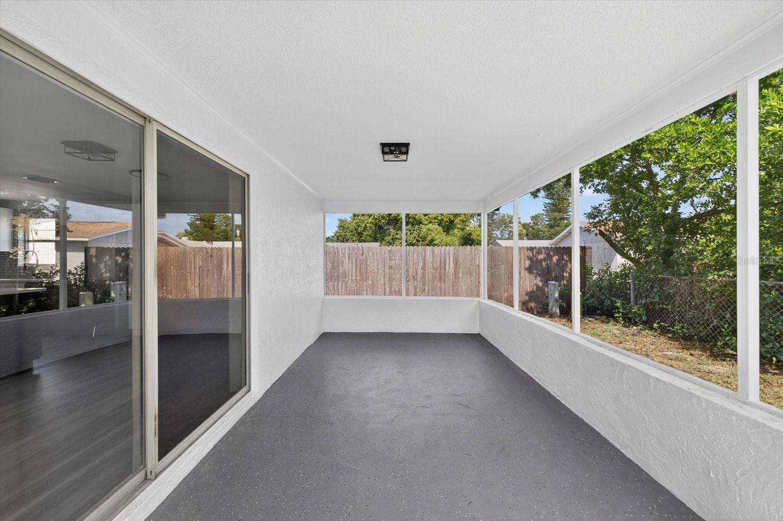 Listing photo id 27 for 6325 Baldwyn Avenue