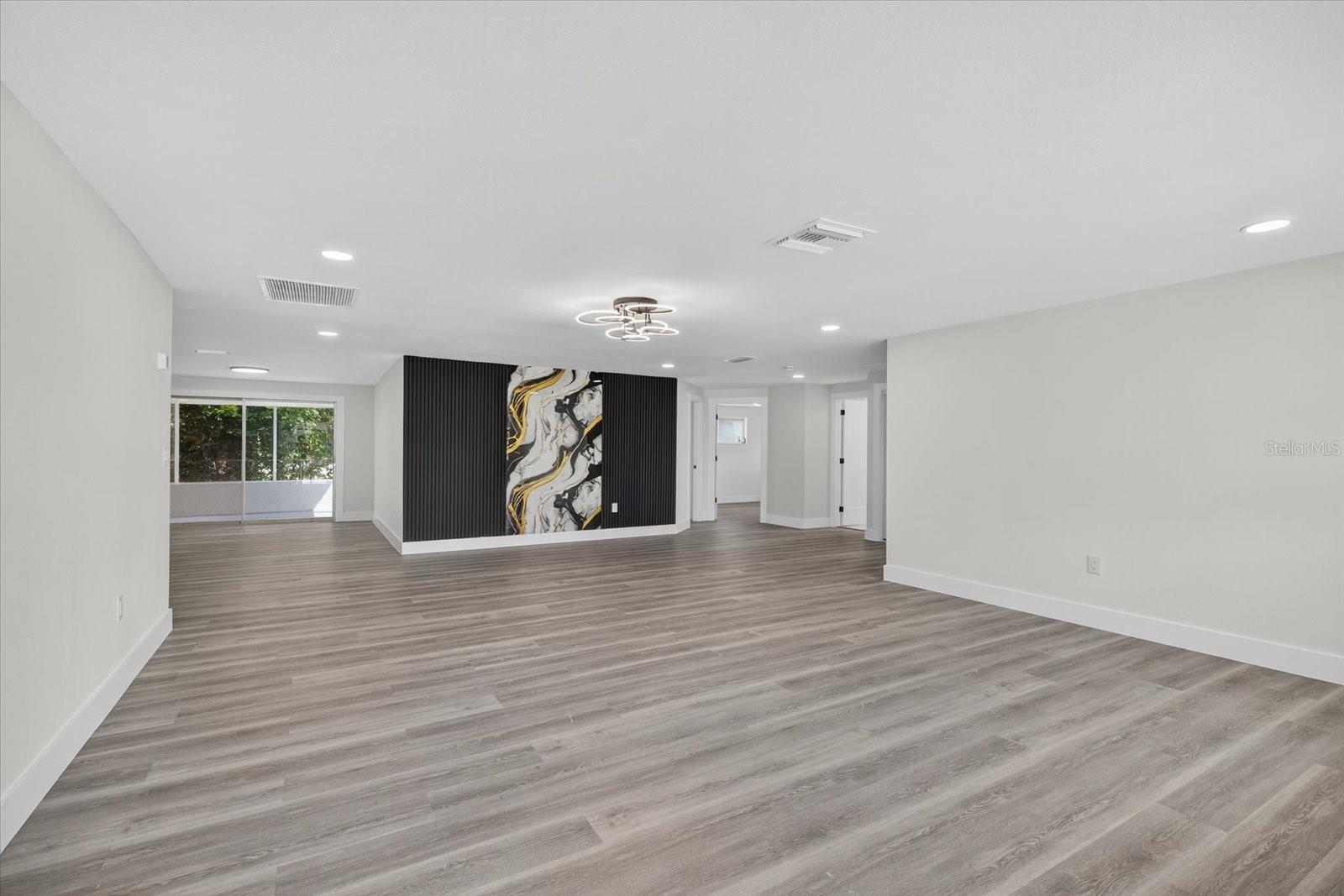 Listing photo id 1 for 6325 Baldwyn Avenue