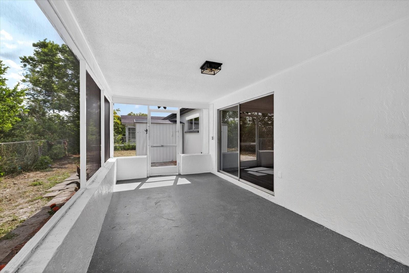 Listing photo id 28 for 6325 Baldwyn Avenue