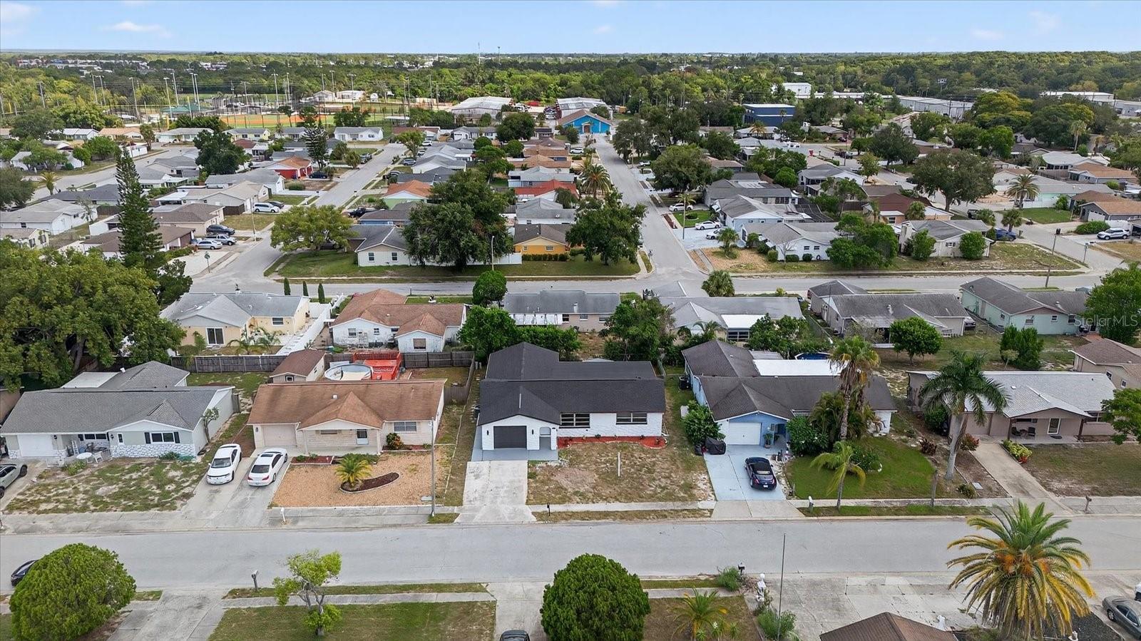 Listing photo id 35 for 6325 Baldwyn Avenue
