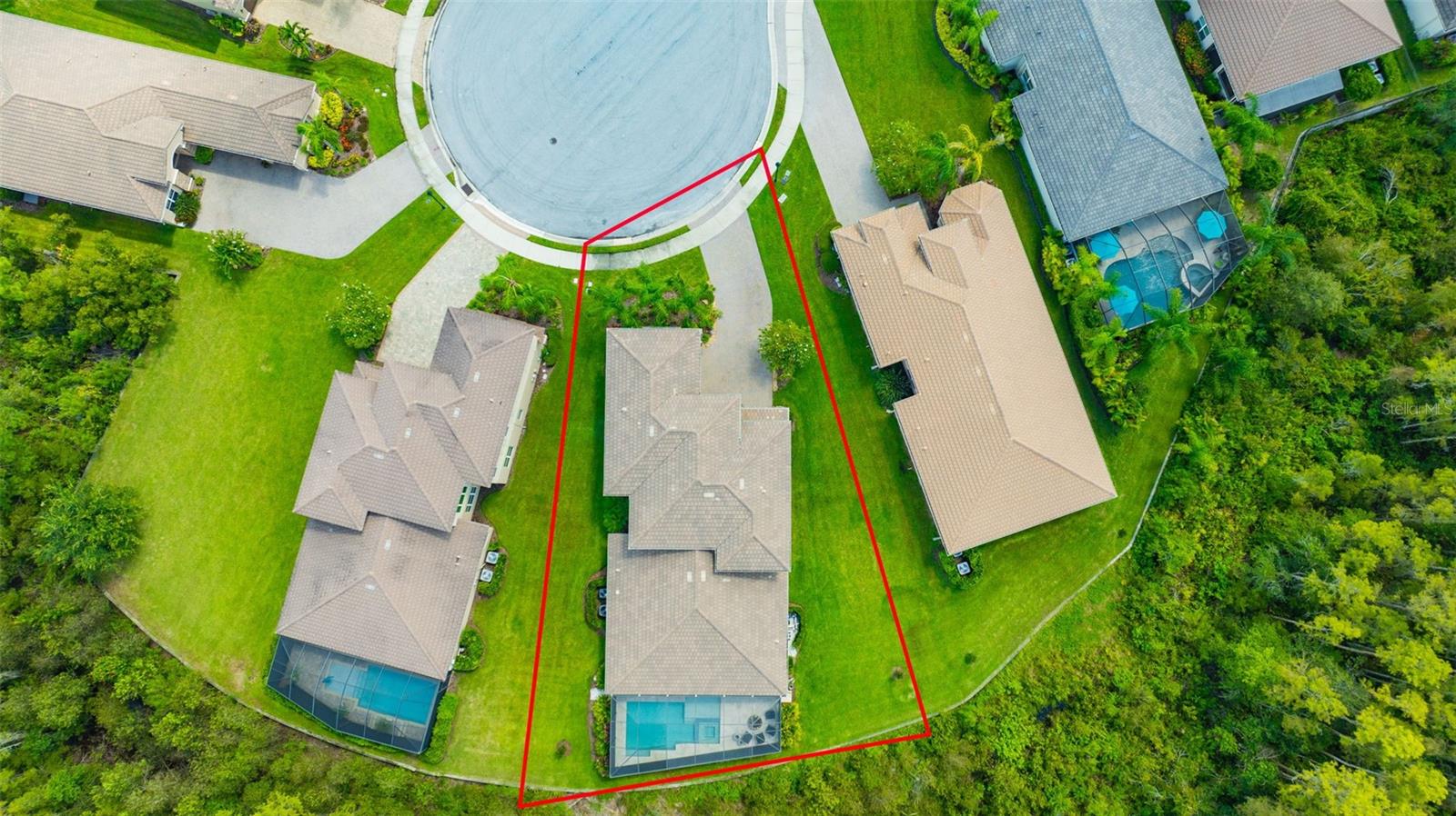 Listing photo id 2 for 30828 Spruceberry Court