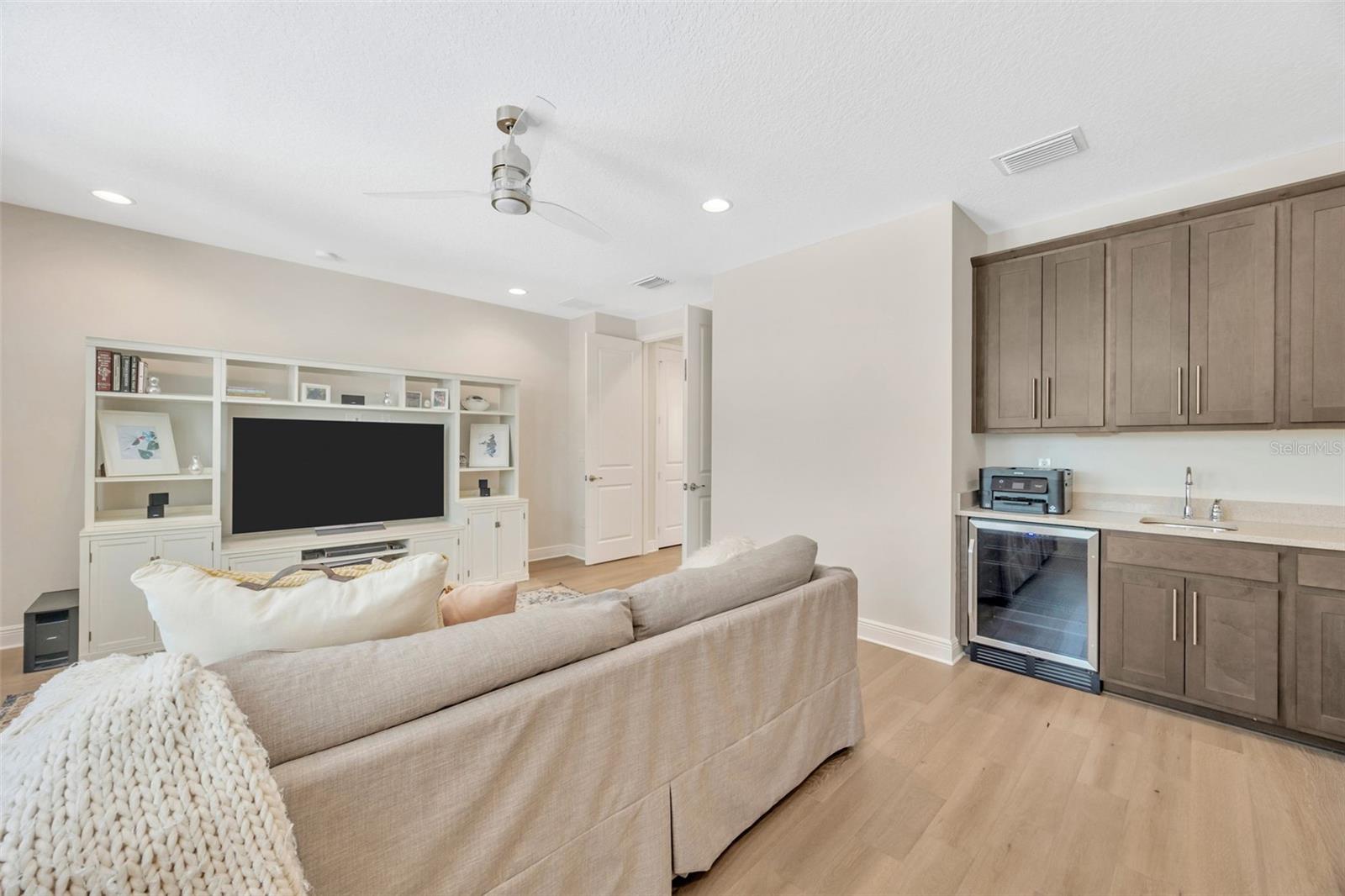 Listing photo id 53 for 30828 Spruceberry Court