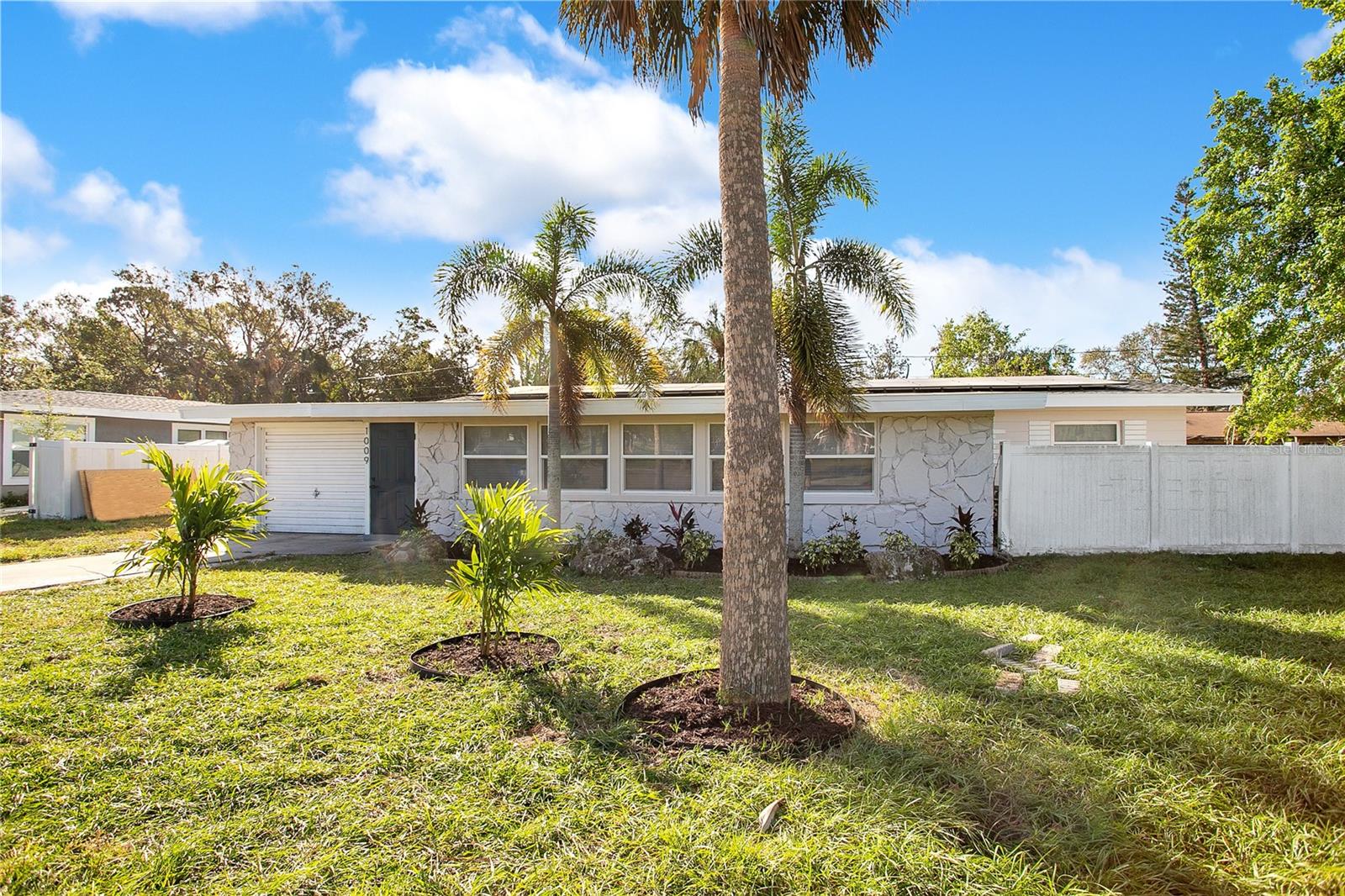 Details for 1009 Farragut Drive N, ST PETERSBURG, FL 33710