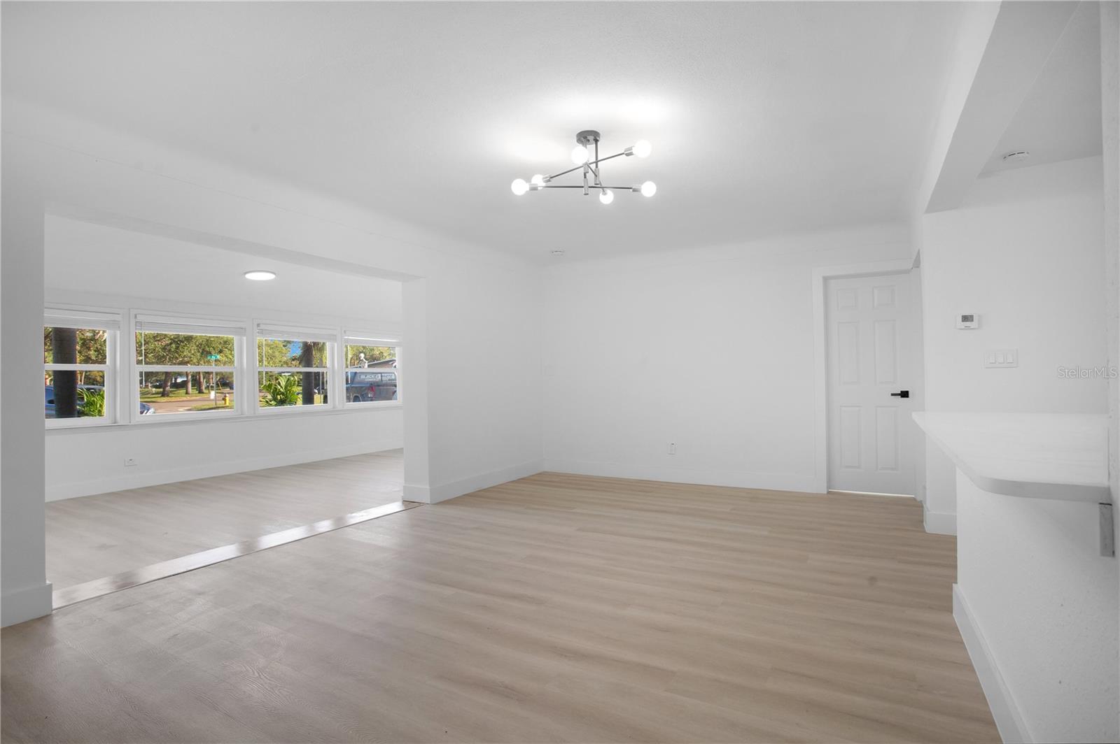 Image 10 of 18 For 1009 Farragut Drive N