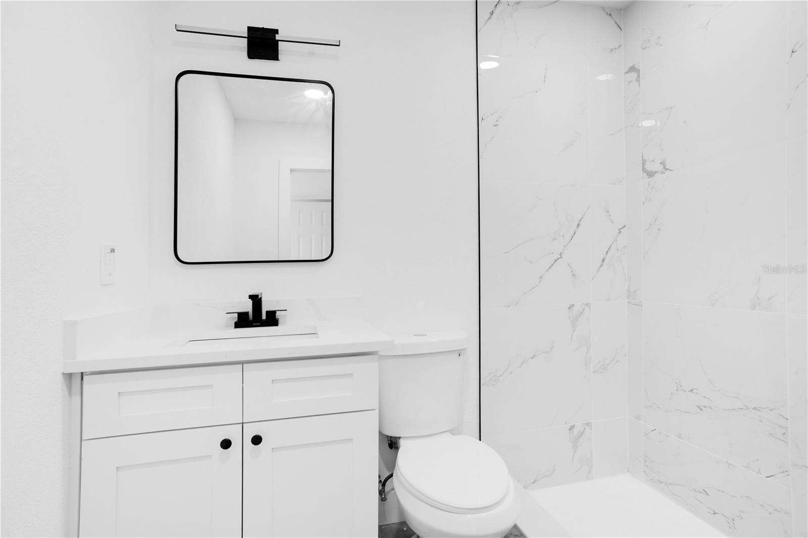 Image 11 of 18 For 1009 Farragut Drive N