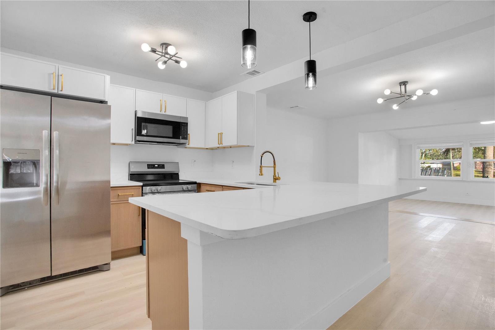 Image 9 of 18 For 1009 Farragut Drive N