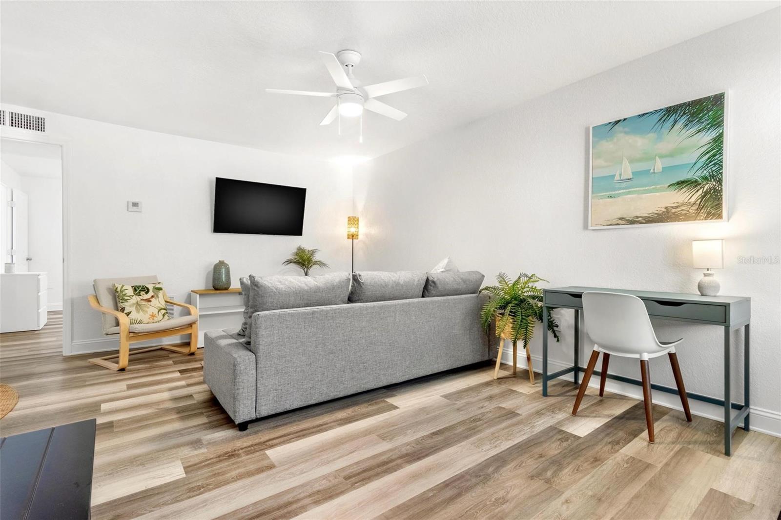 Image 7 of 32 For 2704 2nd Street 2