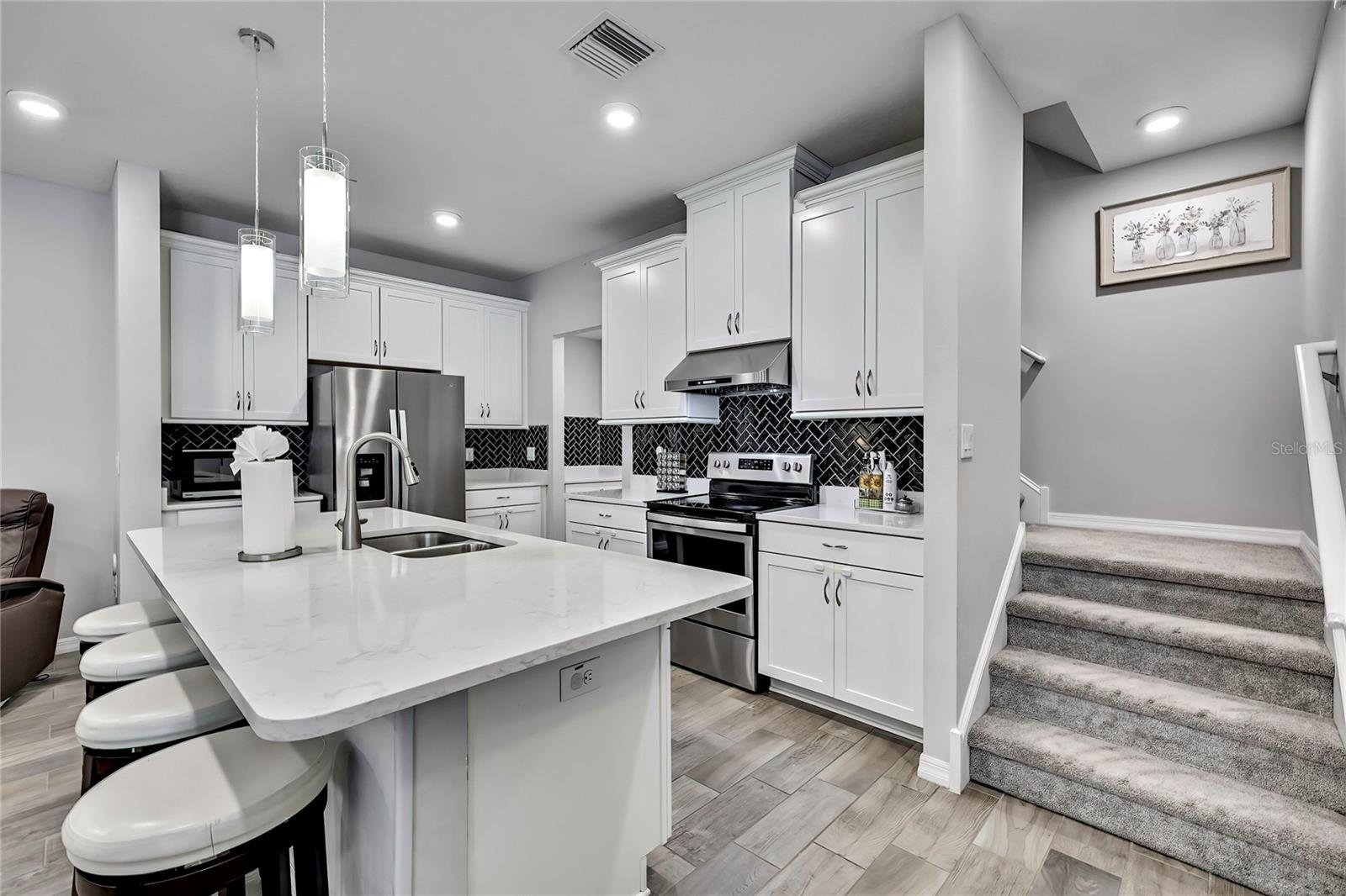 Image 13 of 98 For 18930 Ulmus Street