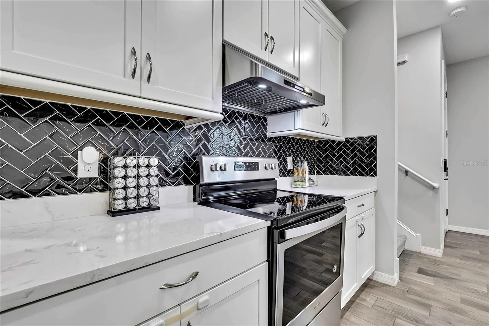 Image 16 of 98 For 18930 Ulmus Street