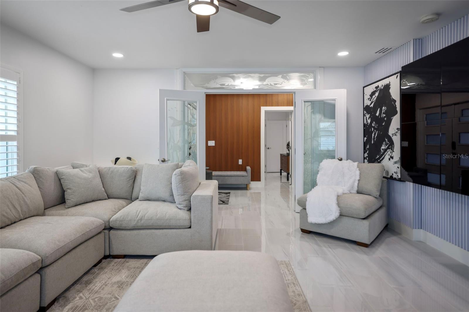 Listing photo id 8 for 16015 Redington Drive