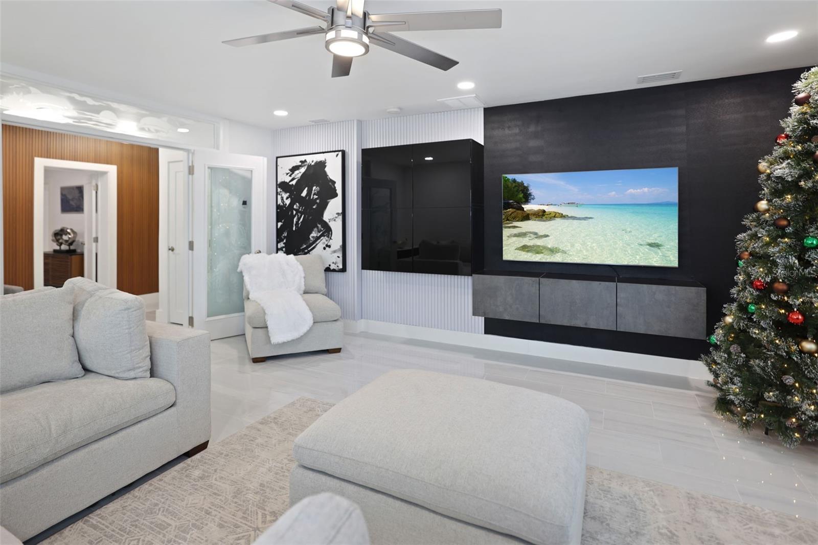 Listing photo id 9 for 16015 Redington Drive