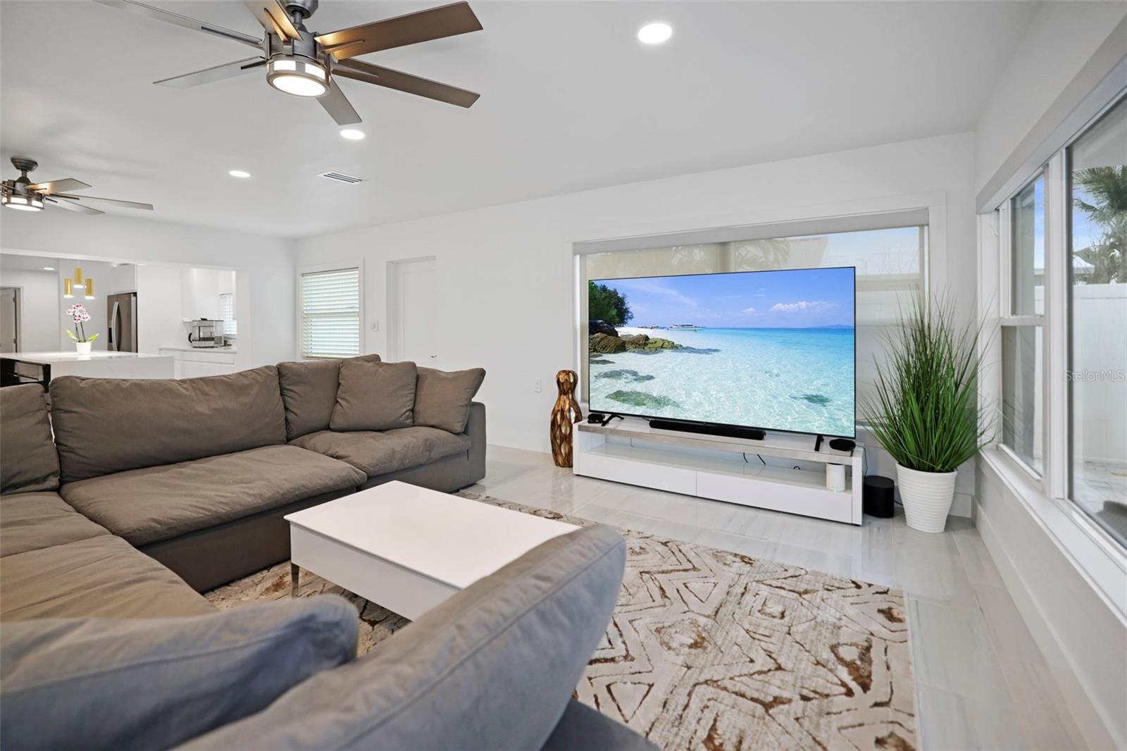 Listing photo id 19 for 16015 Redington Drive