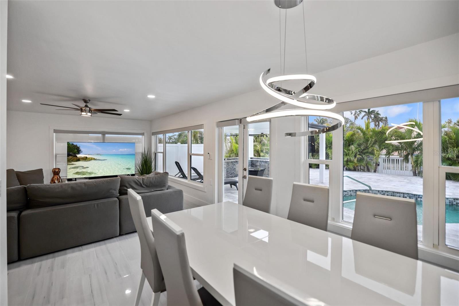 Listing photo id 21 for 16015 Redington Drive