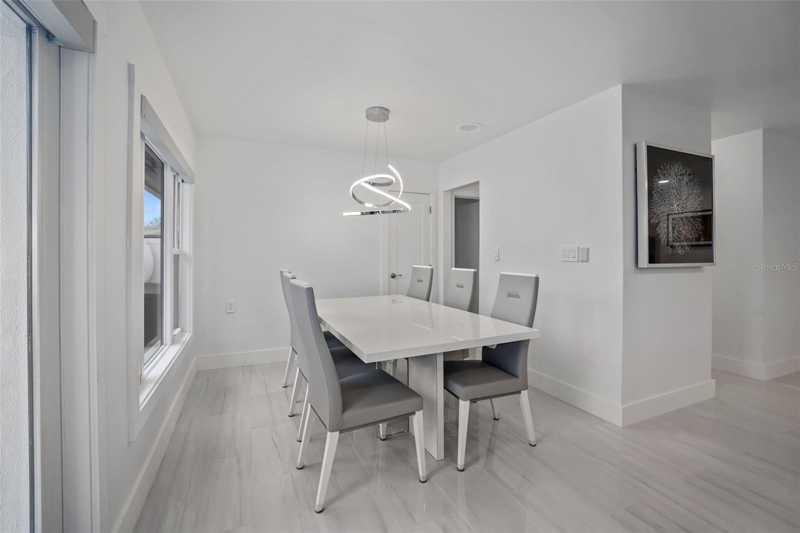 Listing photo id 22 for 16015 Redington Drive