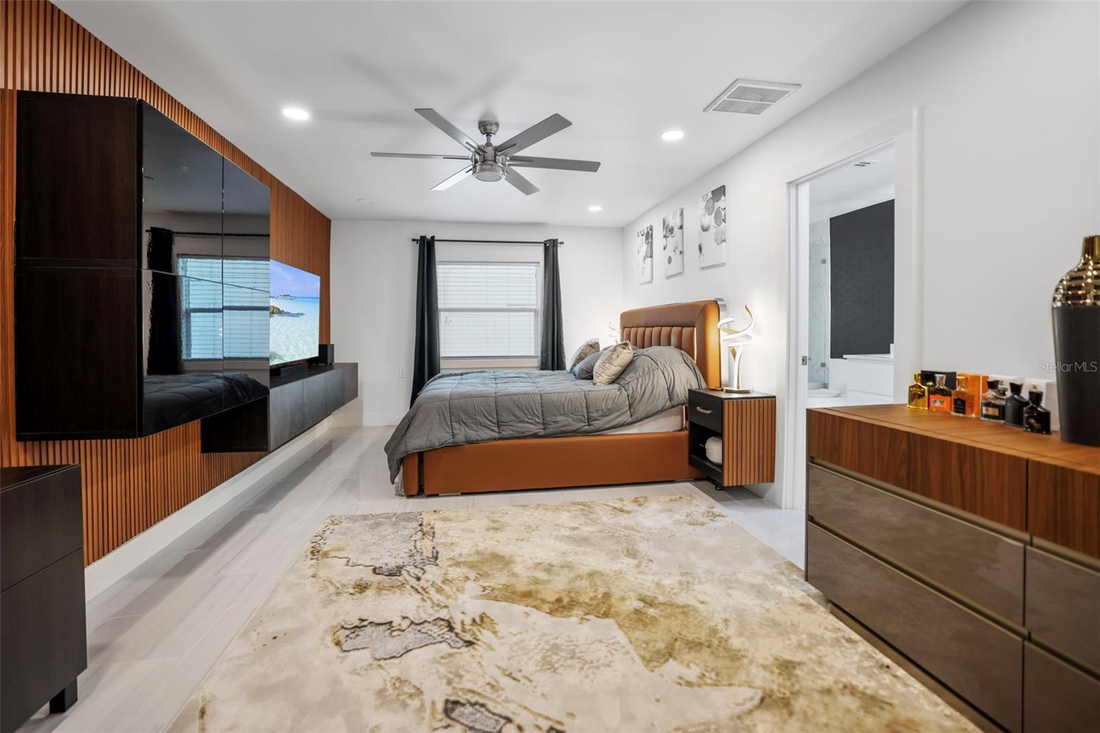 Listing photo id 24 for 16015 Redington Drive
