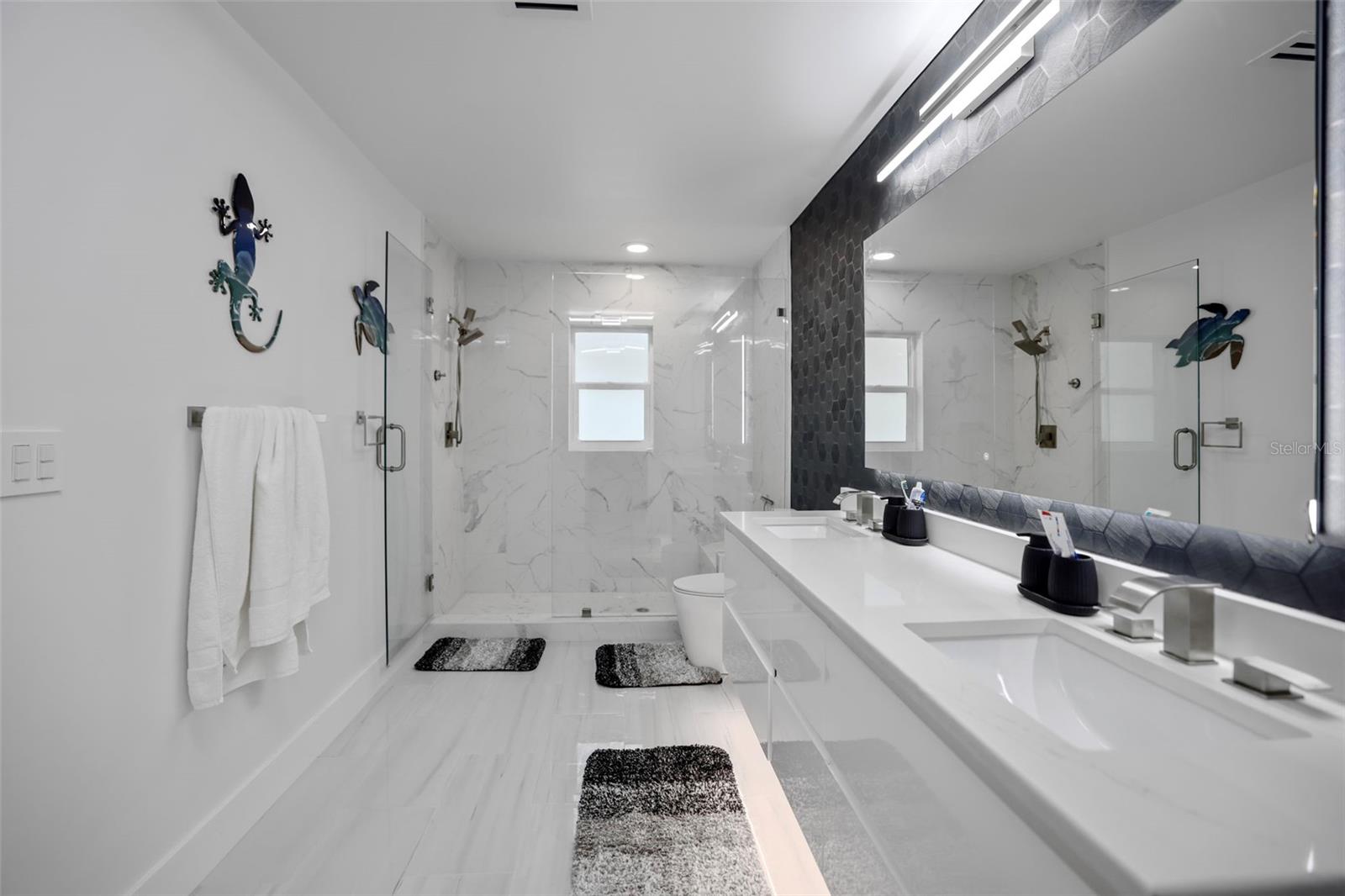Listing photo id 29 for 16015 Redington Drive