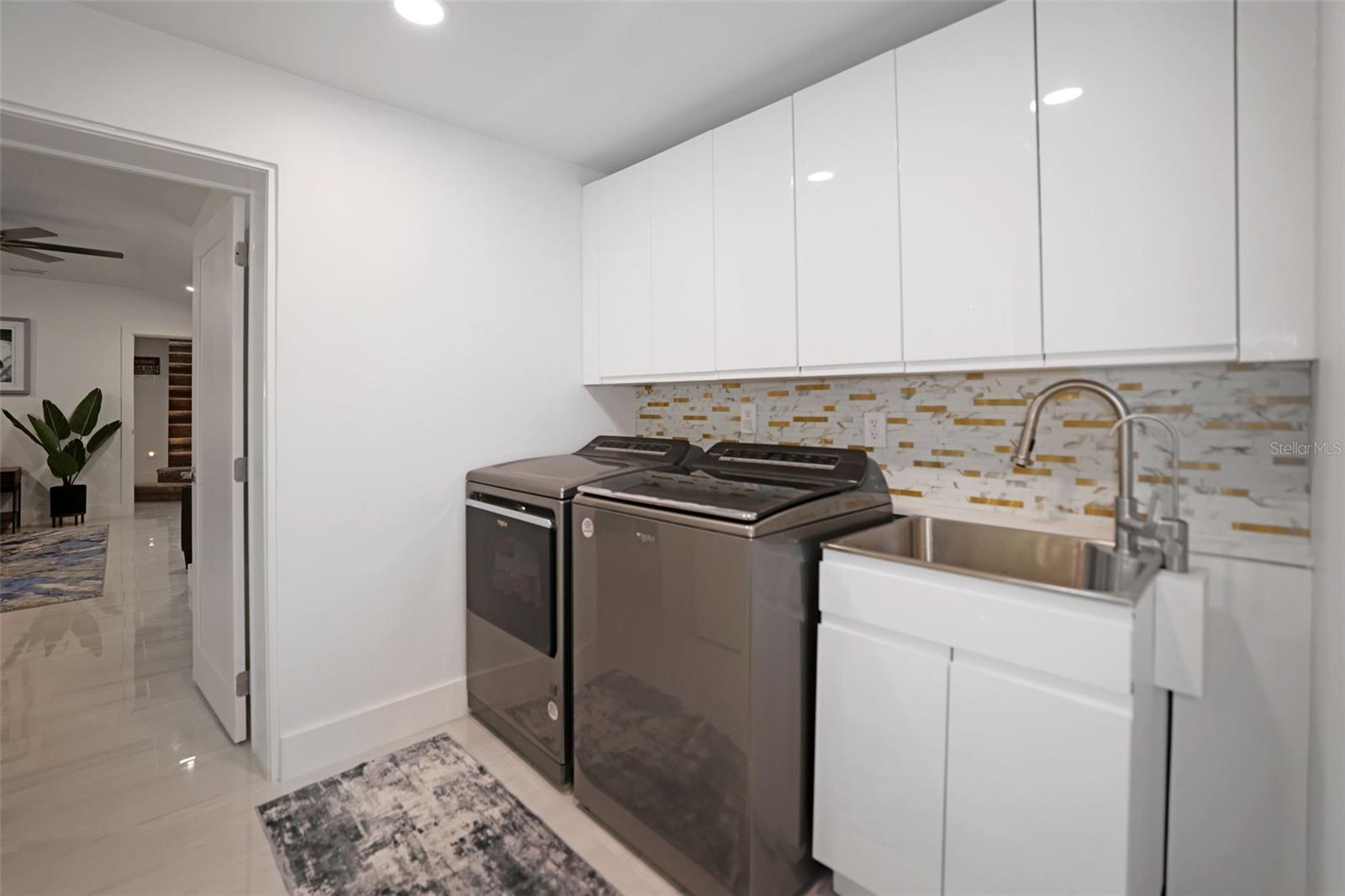 Listing photo id 39 for 16015 Redington Drive