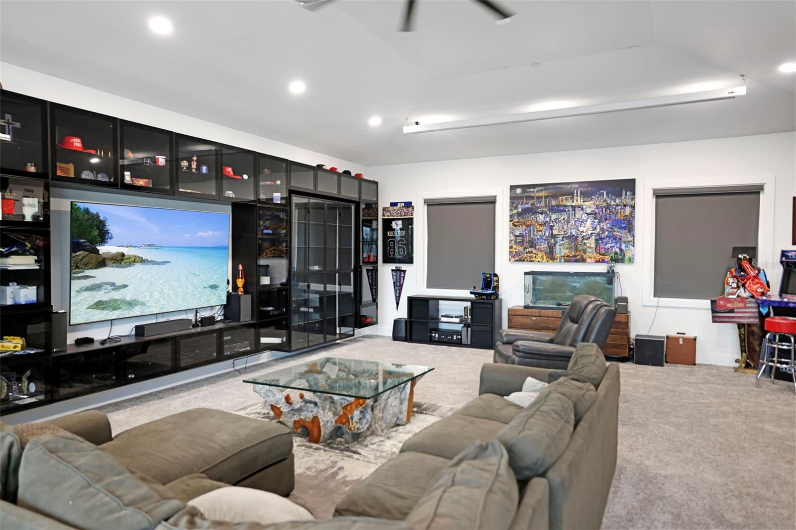 Listing photo id 40 for 16015 Redington Drive