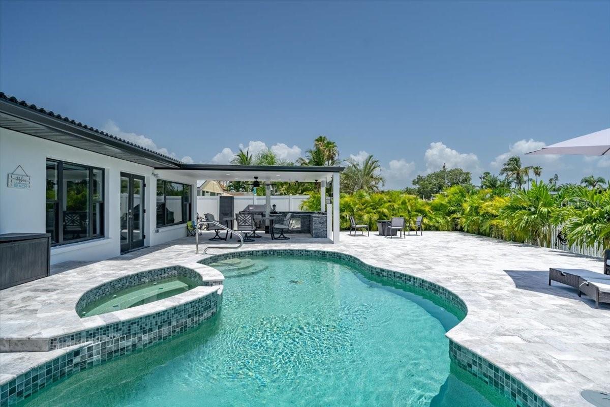 Listing photo id 41 for 16015 Redington Drive