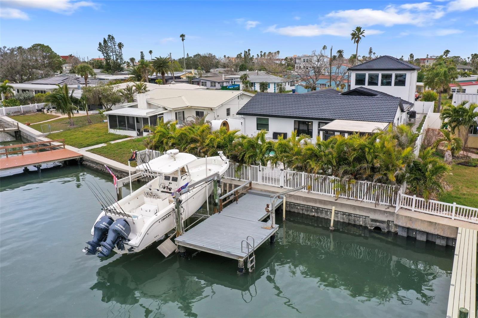 Listing photo id 47 for 16015 Redington Drive