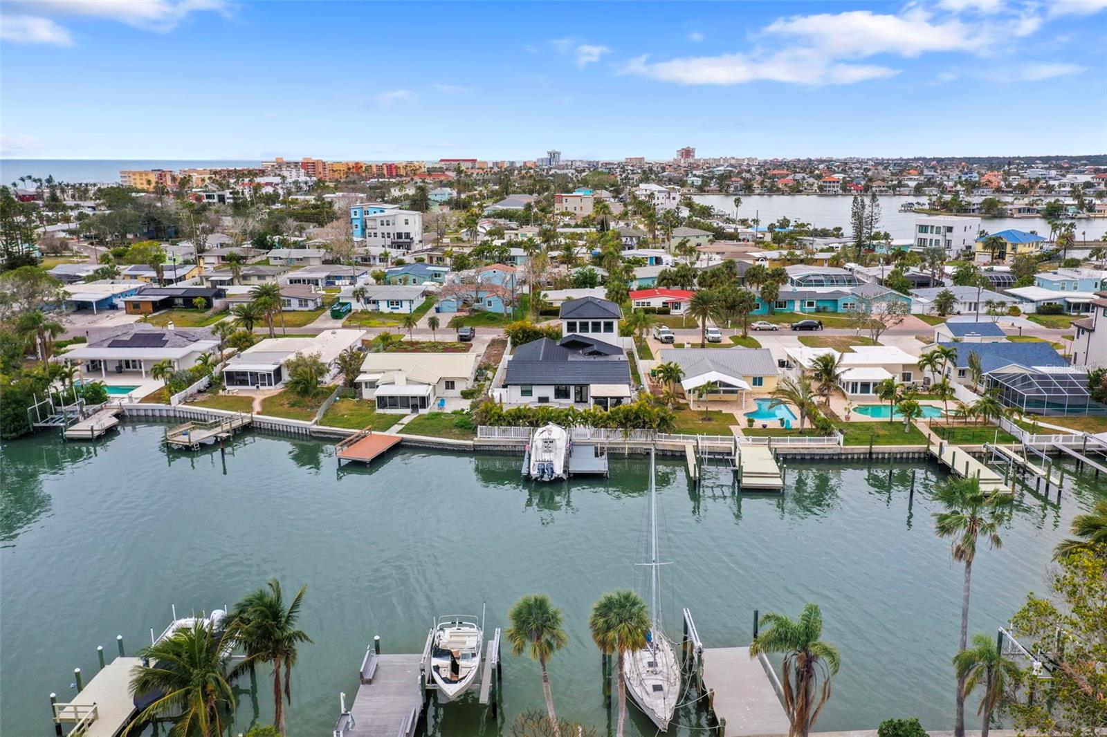 Listing photo id 48 for 16015 Redington Drive
