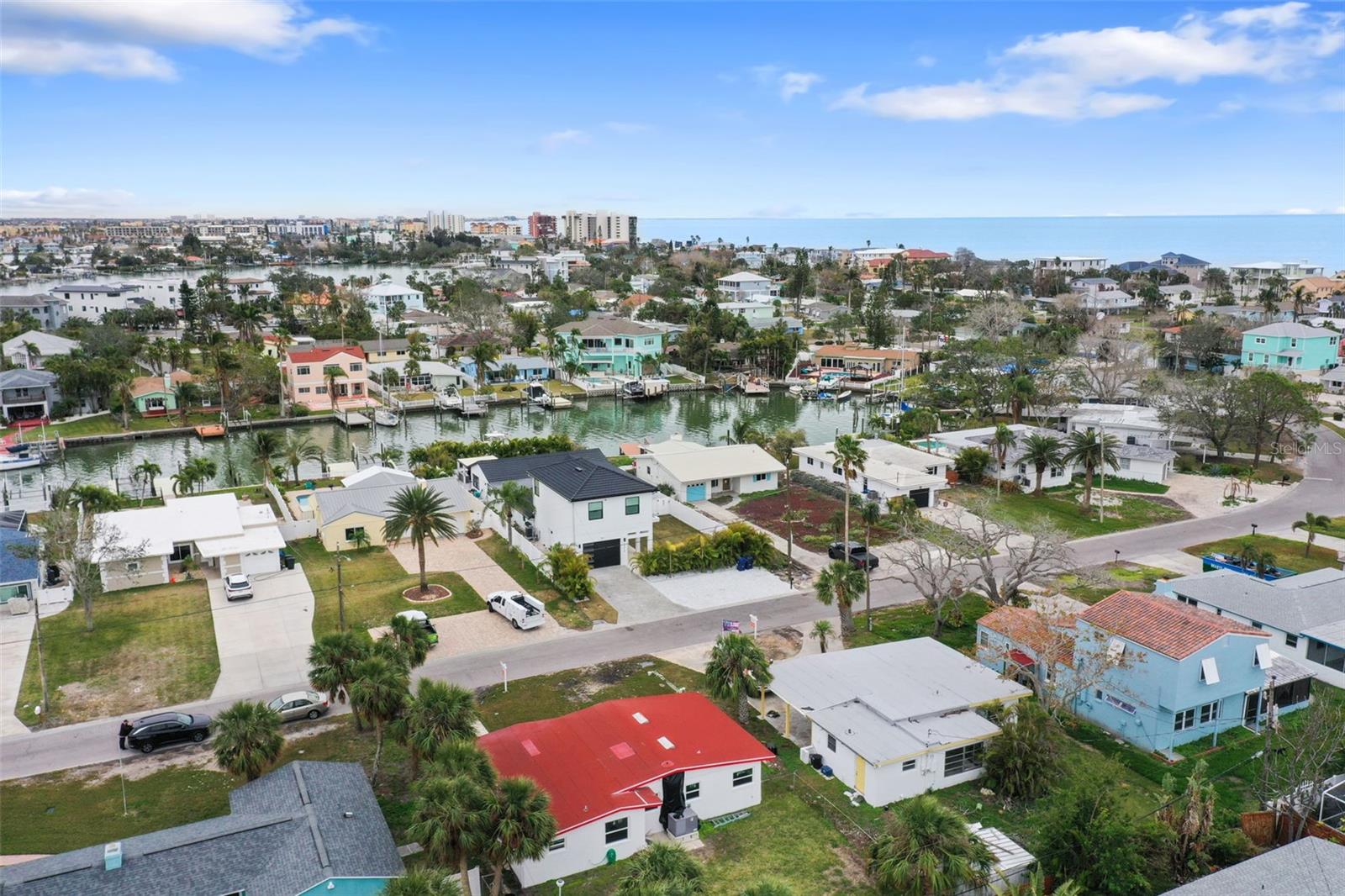 Listing photo id 49 for 16015 Redington Drive