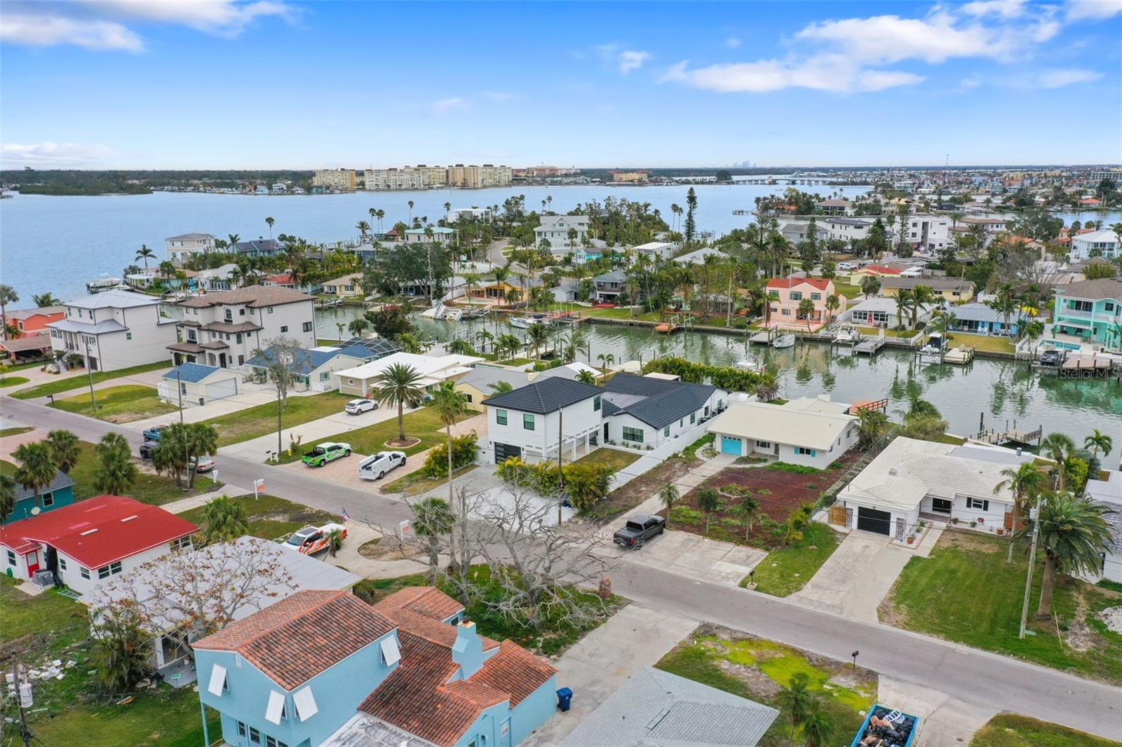 Listing photo id 50 for 16015 Redington Drive