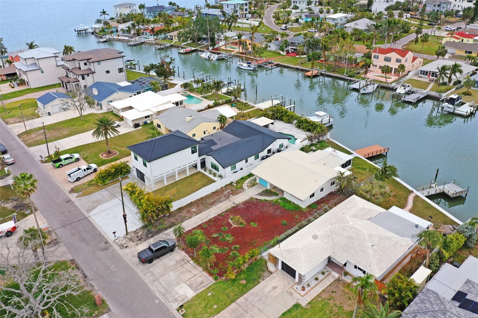 Listing photo id 51 for 16015 Redington Drive