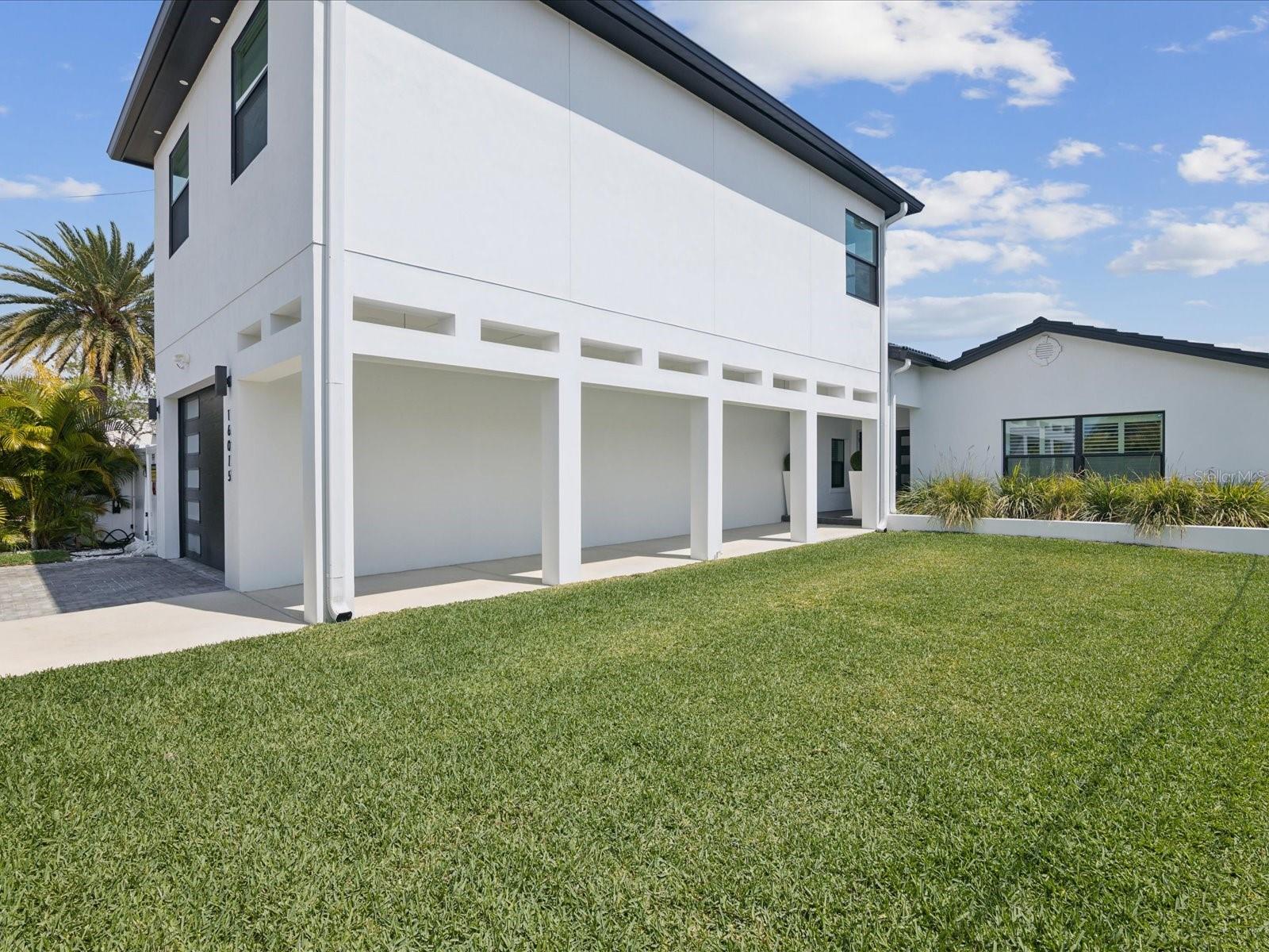 Listing photo id 4 for 16015 Redington Drive