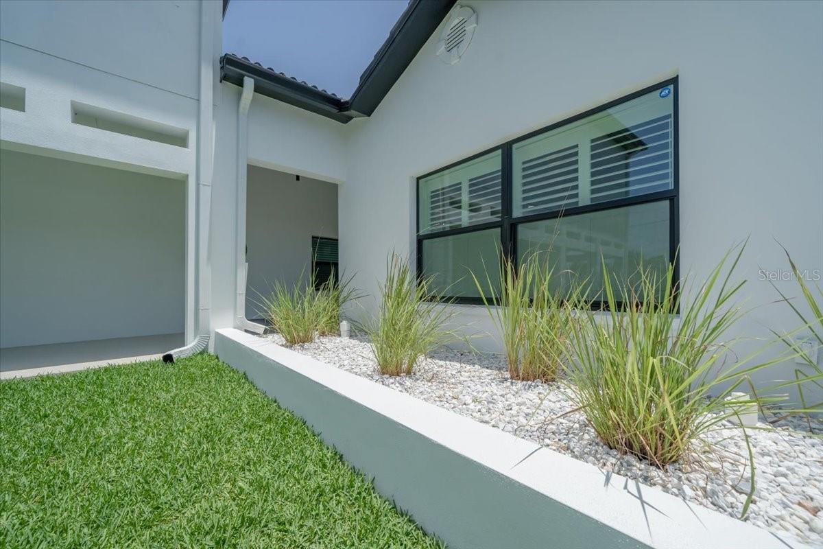 Listing photo id 6 for 16015 Redington Drive