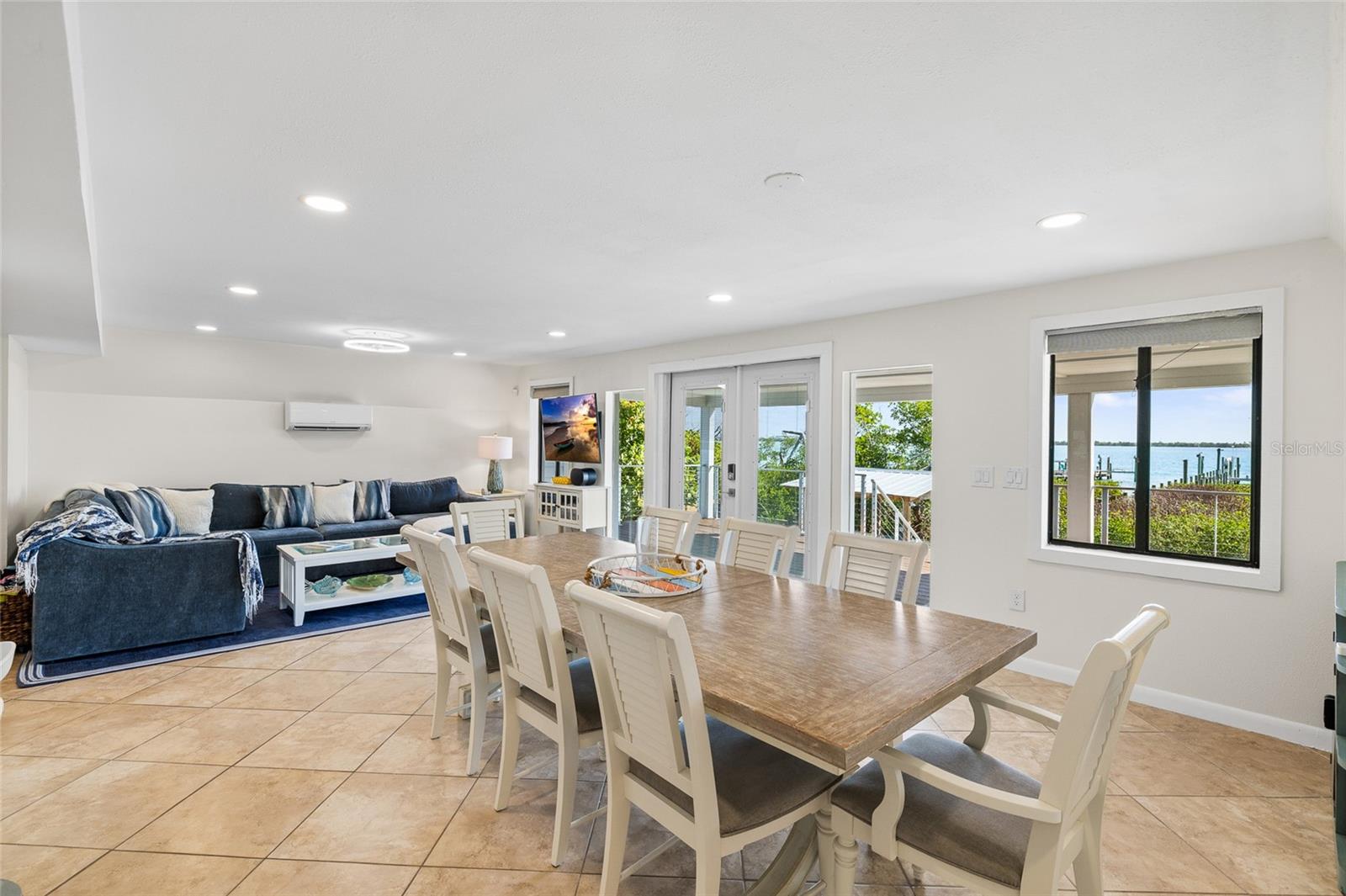 Image 11 of 66 For 9664 Privateer Rd