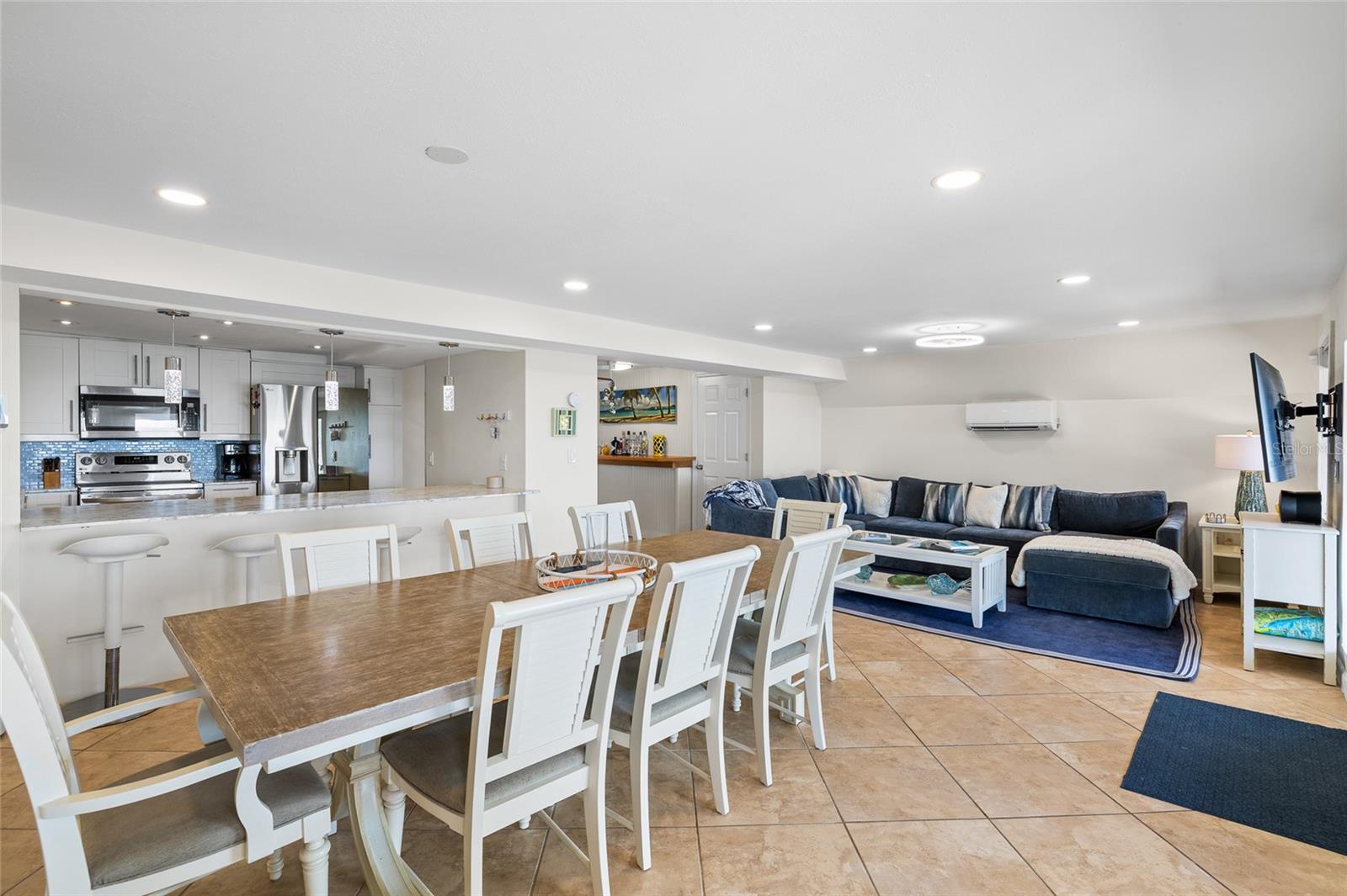 Image 13 of 66 For 9664 Privateer Rd