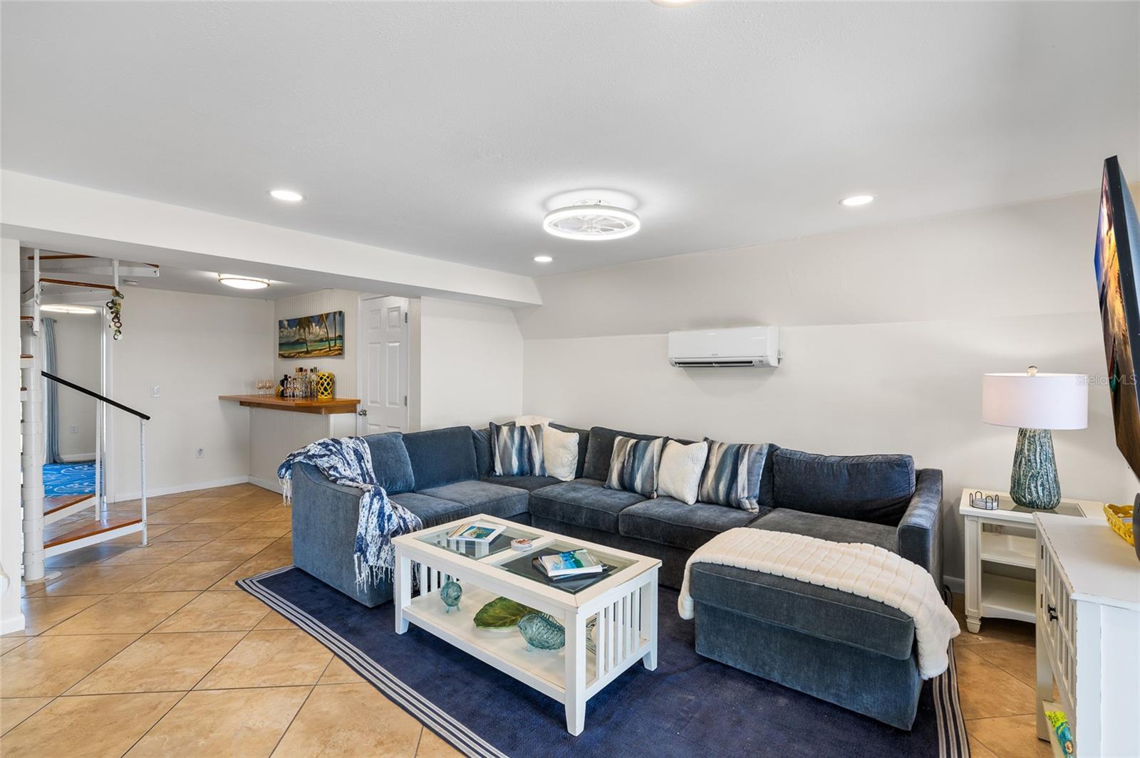 Image 3 of 66 For 9664 Privateer Rd