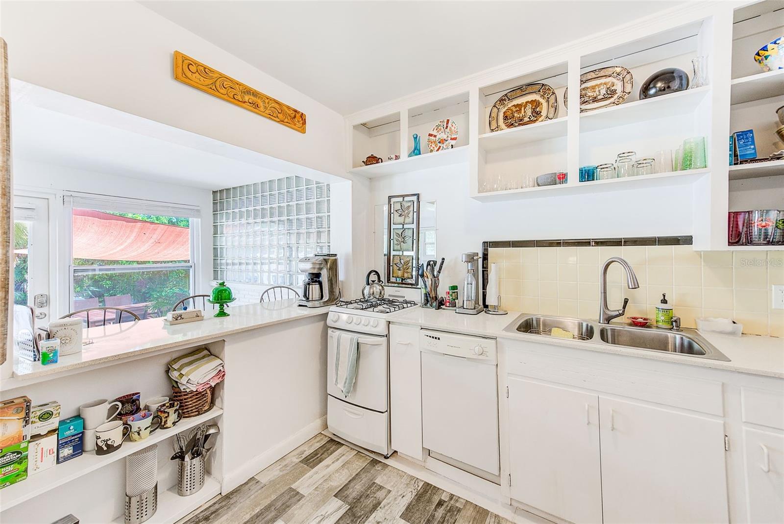 Image 38 of 66 For 240-242 Mateo Way Ne