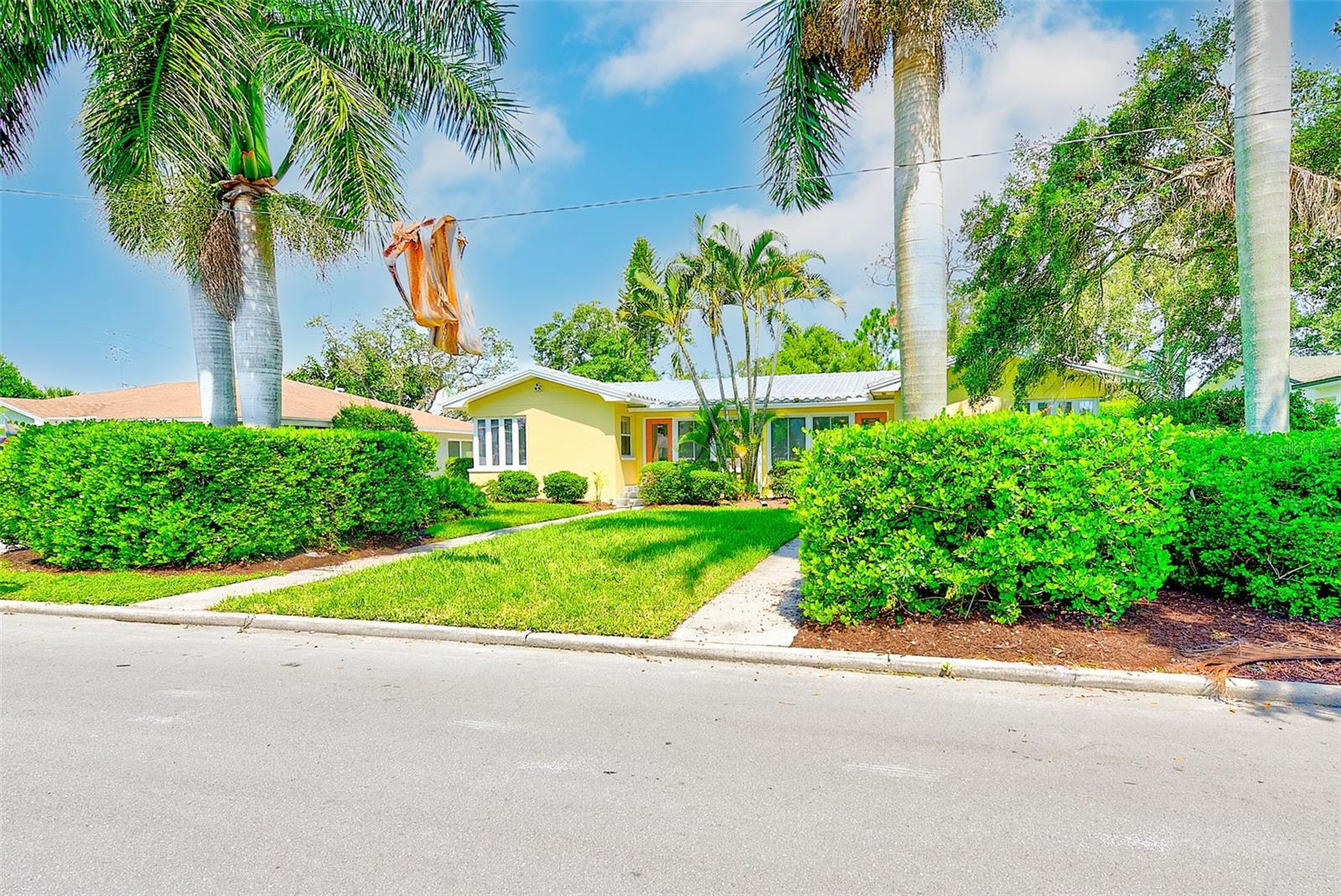Image 4 of 66 For 240-242 Mateo Way Ne