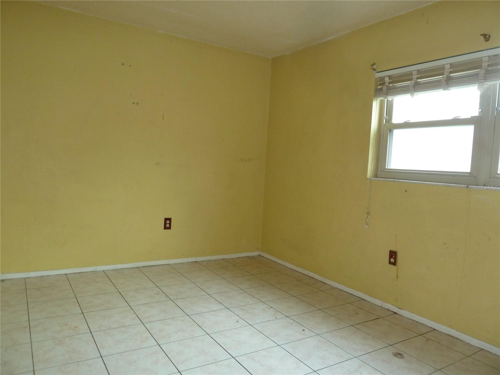Image 10 of 11 For 925 Marshall Street