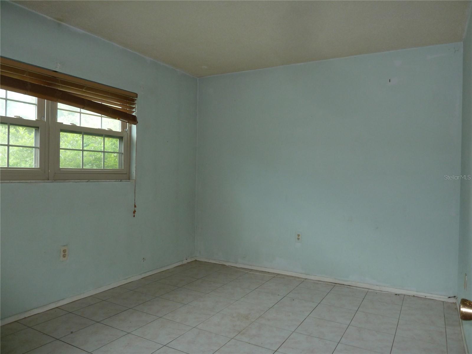 Image 7 of 11 For 925 Marshall Street