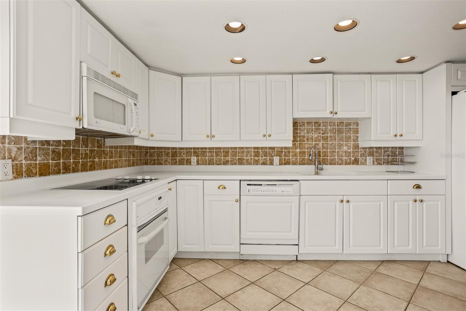 Image 16 of 88 For 3301 Bayshore Boulevard 2303d