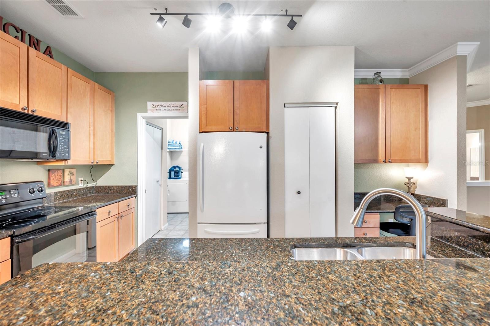 Image 10 of 48 For 2279 Portofino Place 20-2025