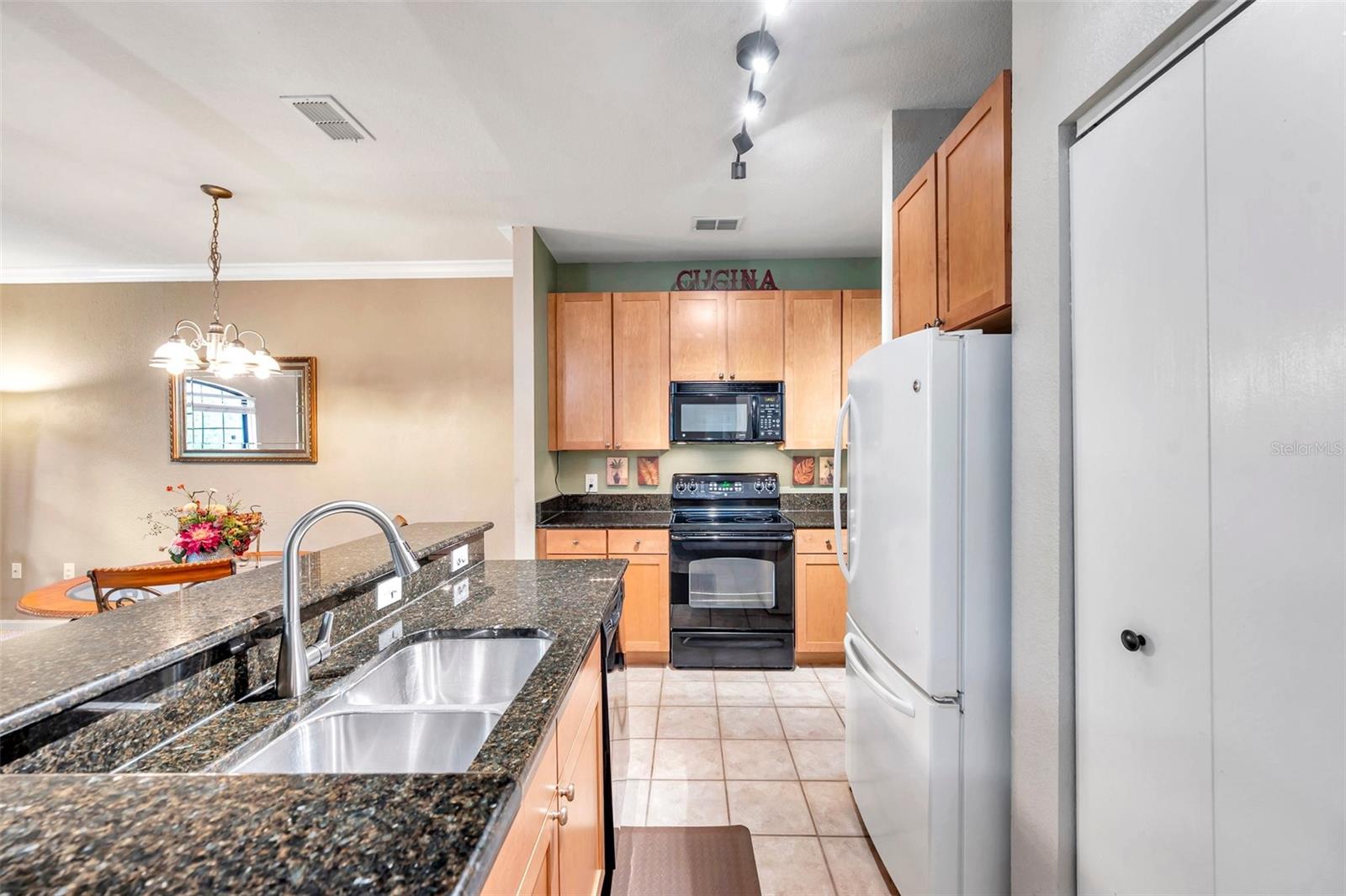 Image 7 of 48 For 2279 Portofino Place 20-2025